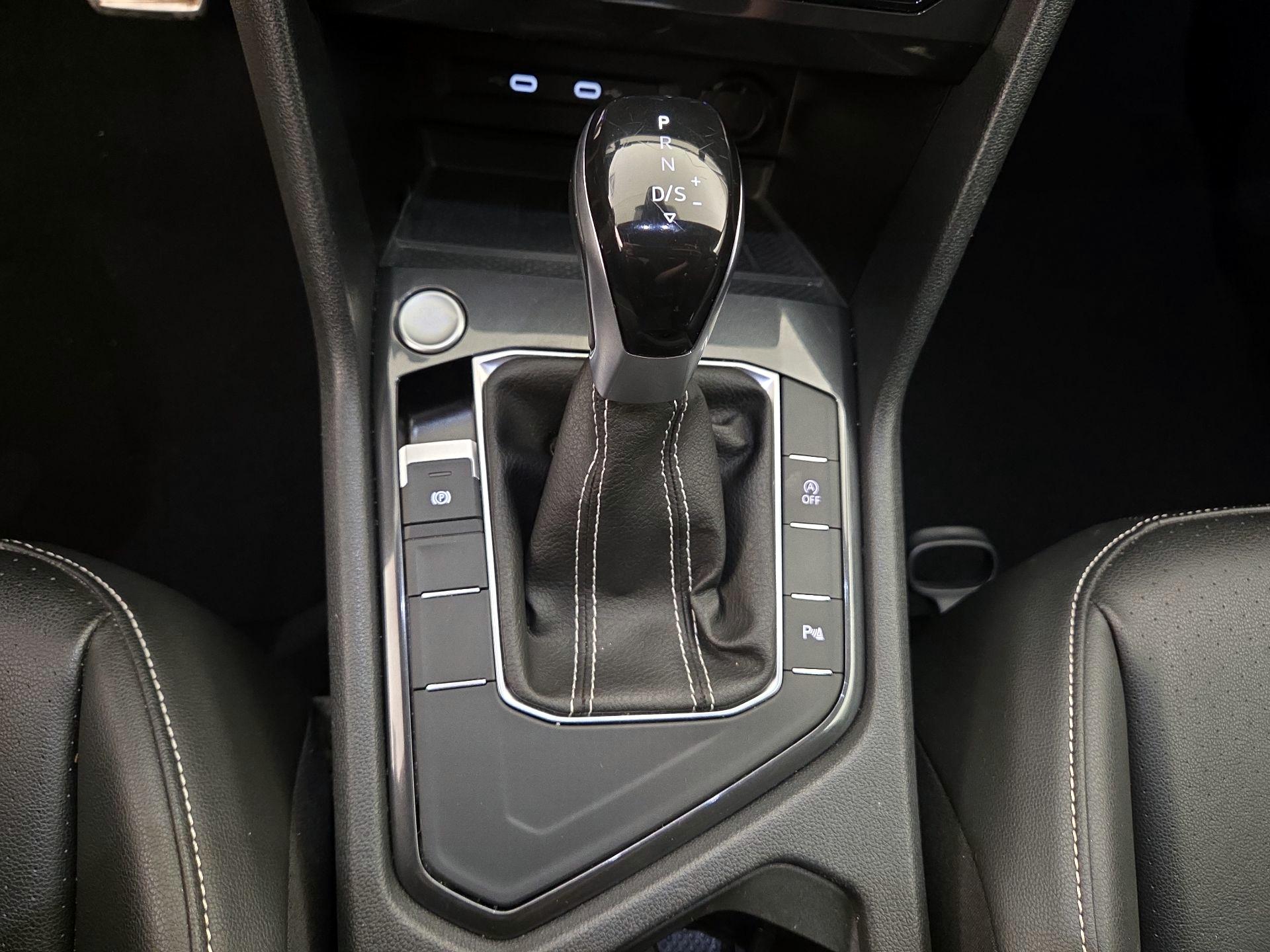 Thumbnail: 2023 Volkswagen Tiguan - 17