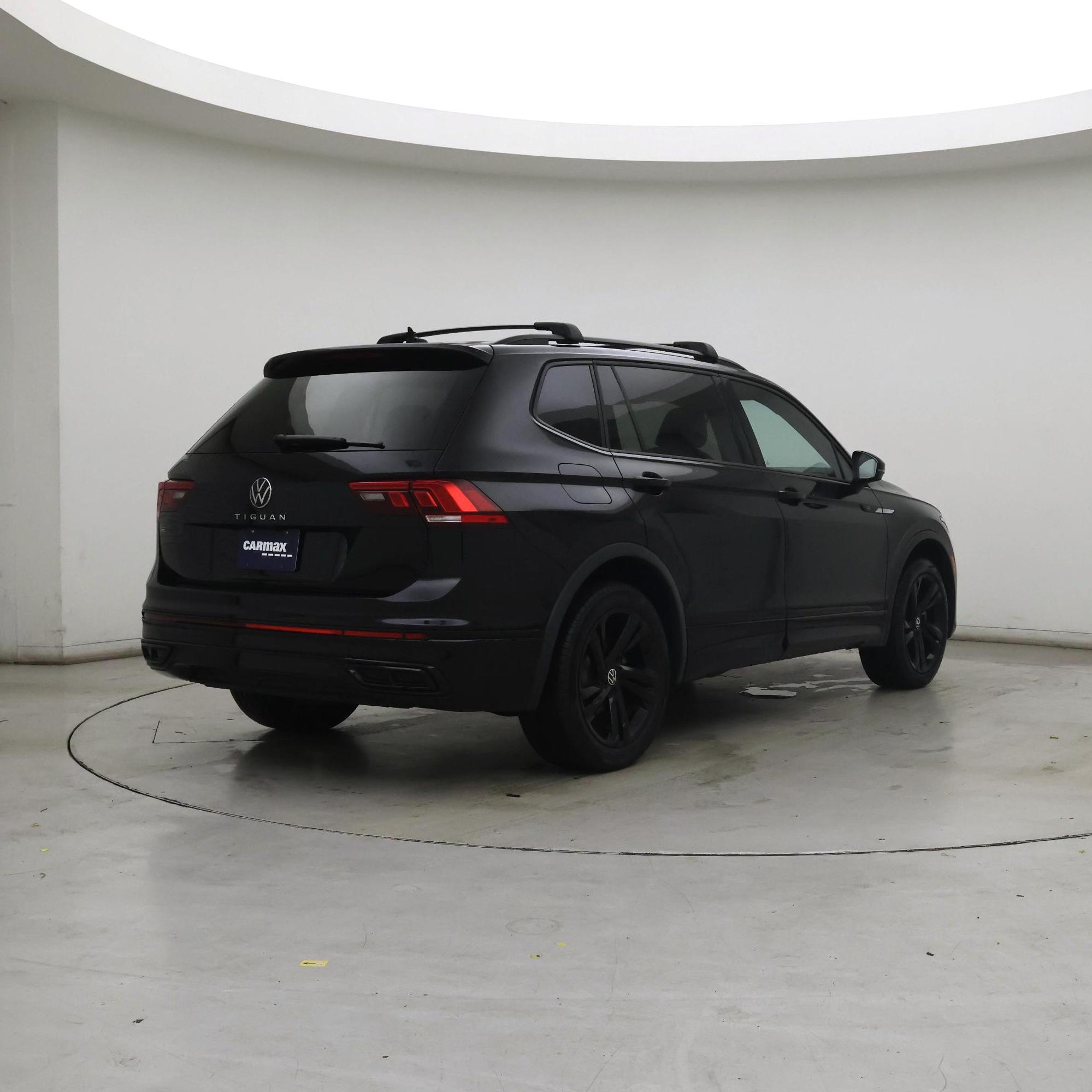 Thumbnail: 2023 Volkswagen Tiguan - 8