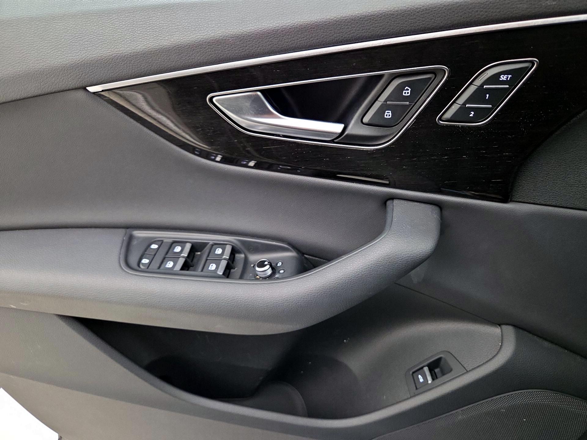 Thumbnail: 2023 Audi Q7 - 12