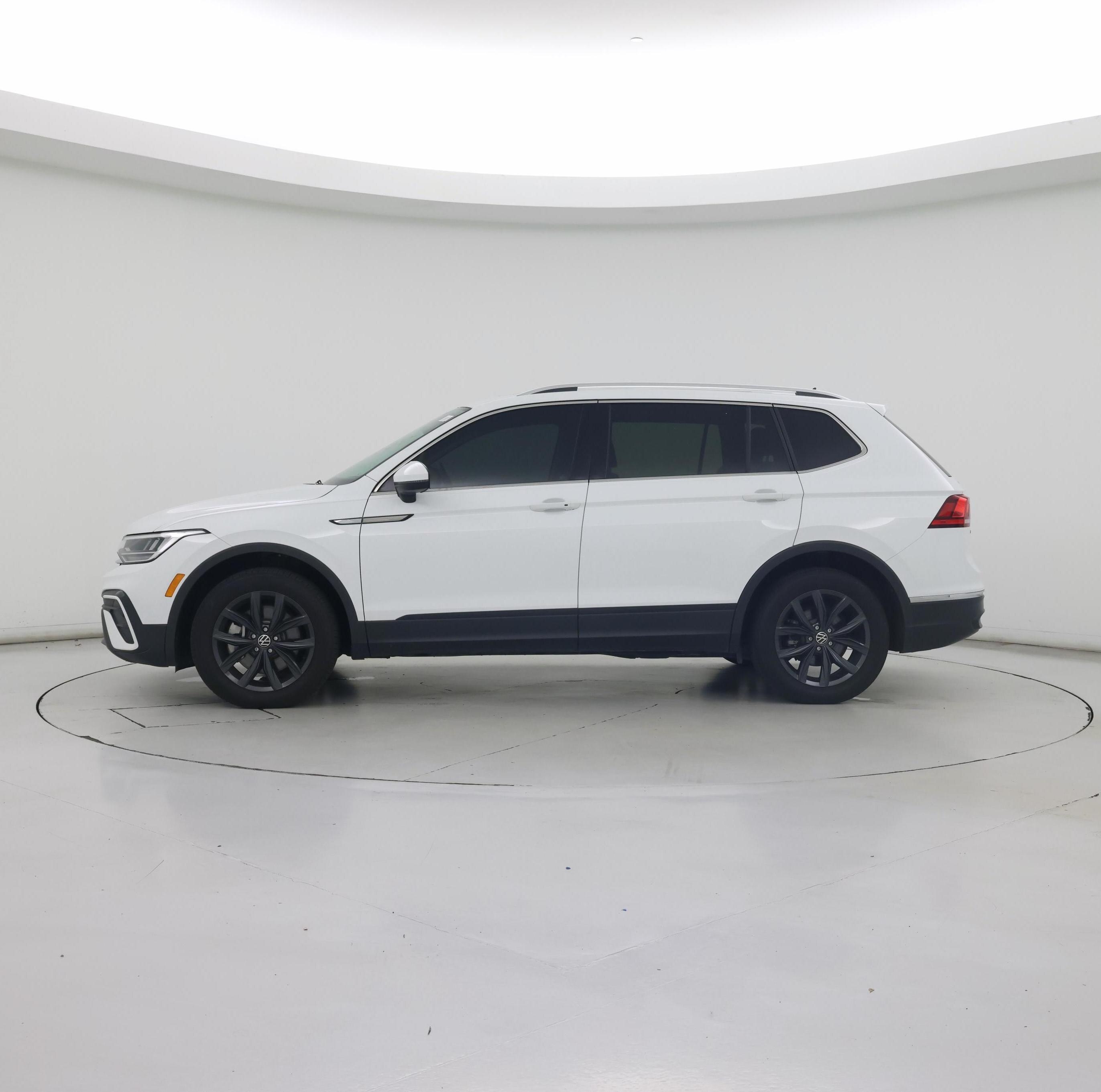 Thumbnail: 2024 Volkswagen Tiguan - 3