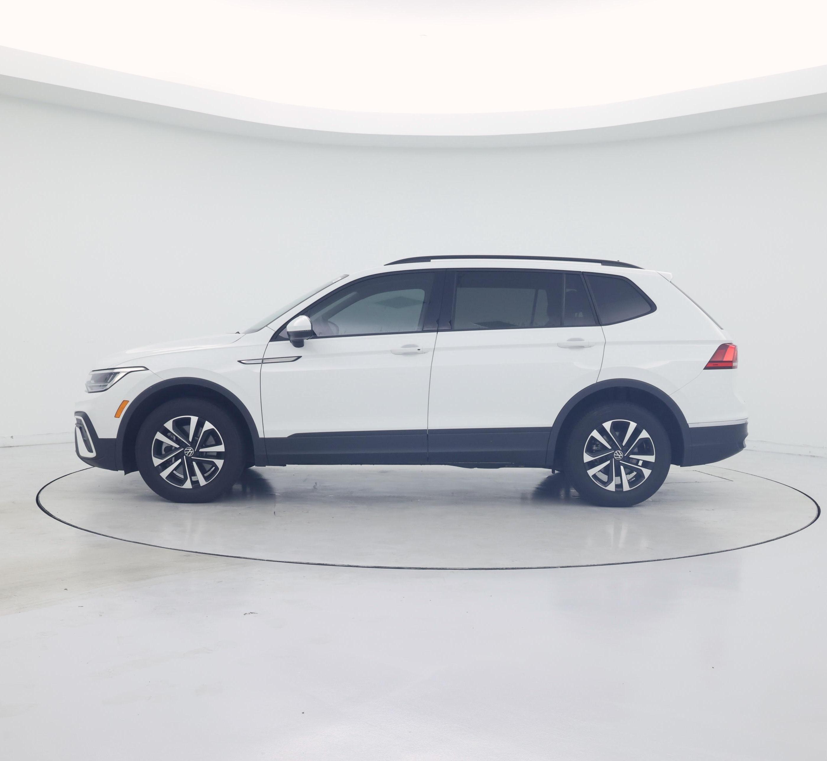 Thumbnail: 2024 Volkswagen Tiguan - 3