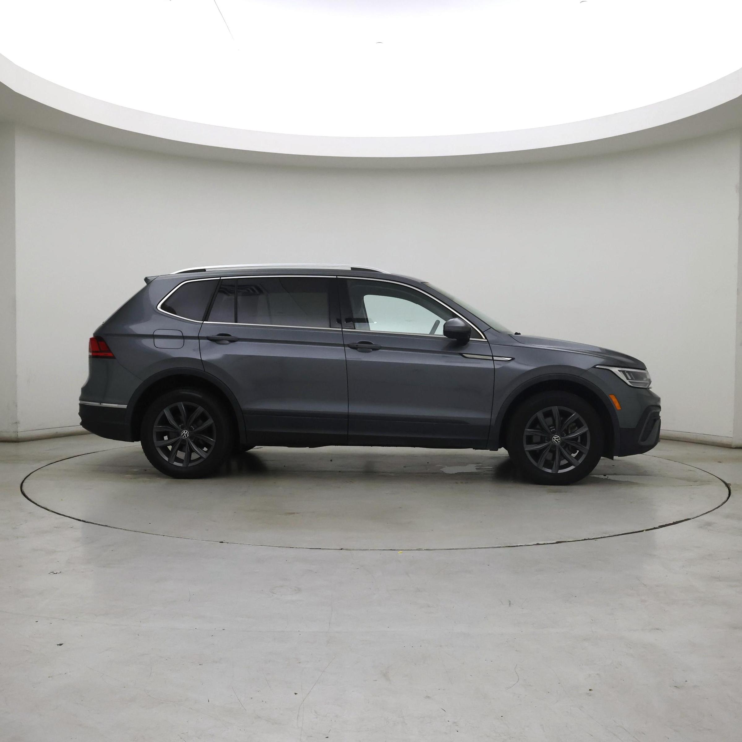 Thumbnail: 2023 Volkswagen Tiguan - 7