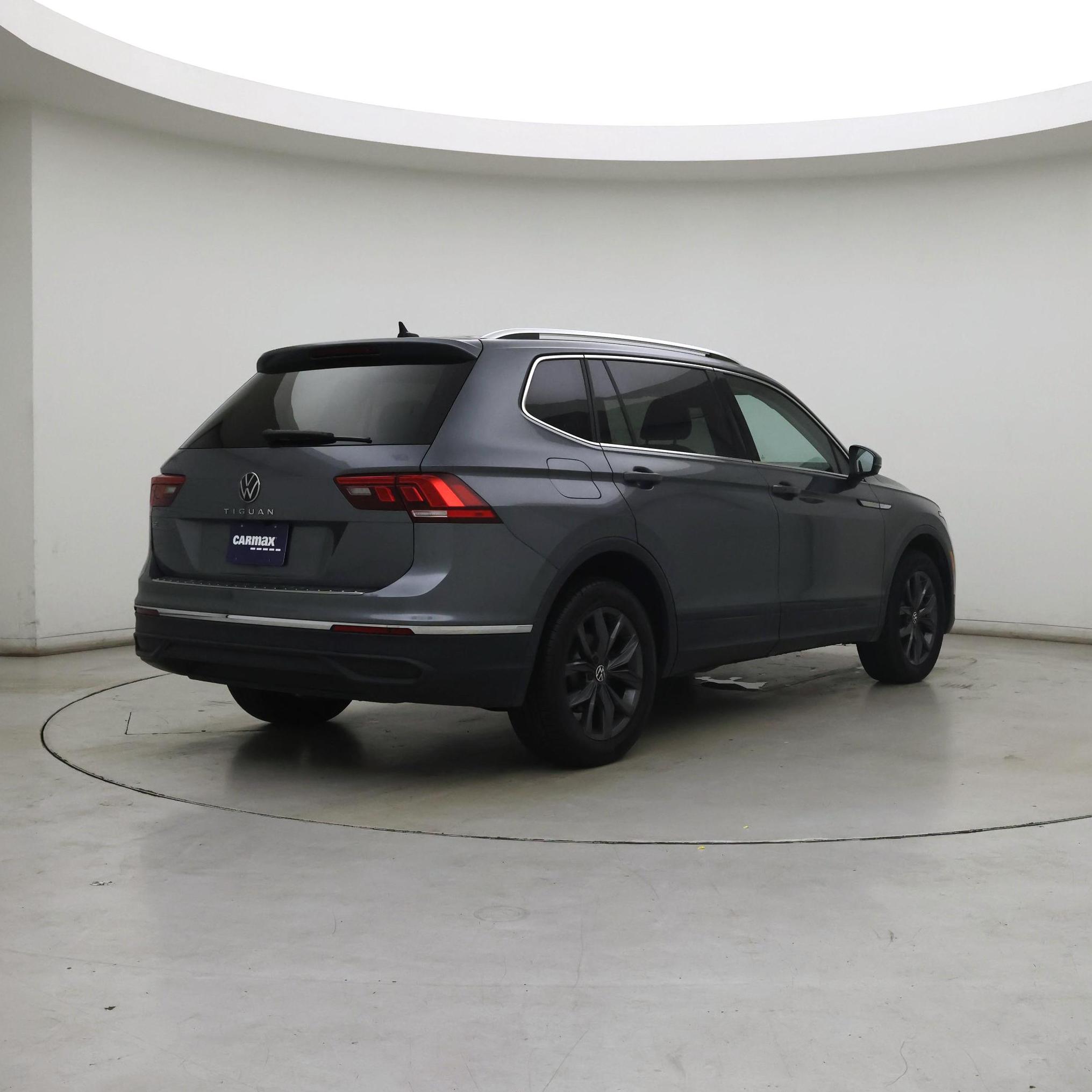 Thumbnail: 2023 Volkswagen Tiguan - 8