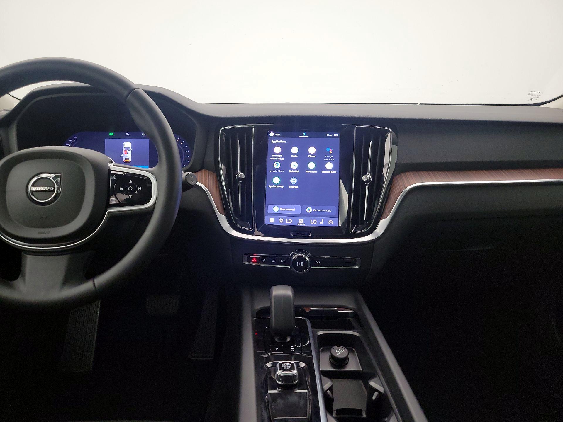 Thumbnail: 2025 Volvo S60 - 9