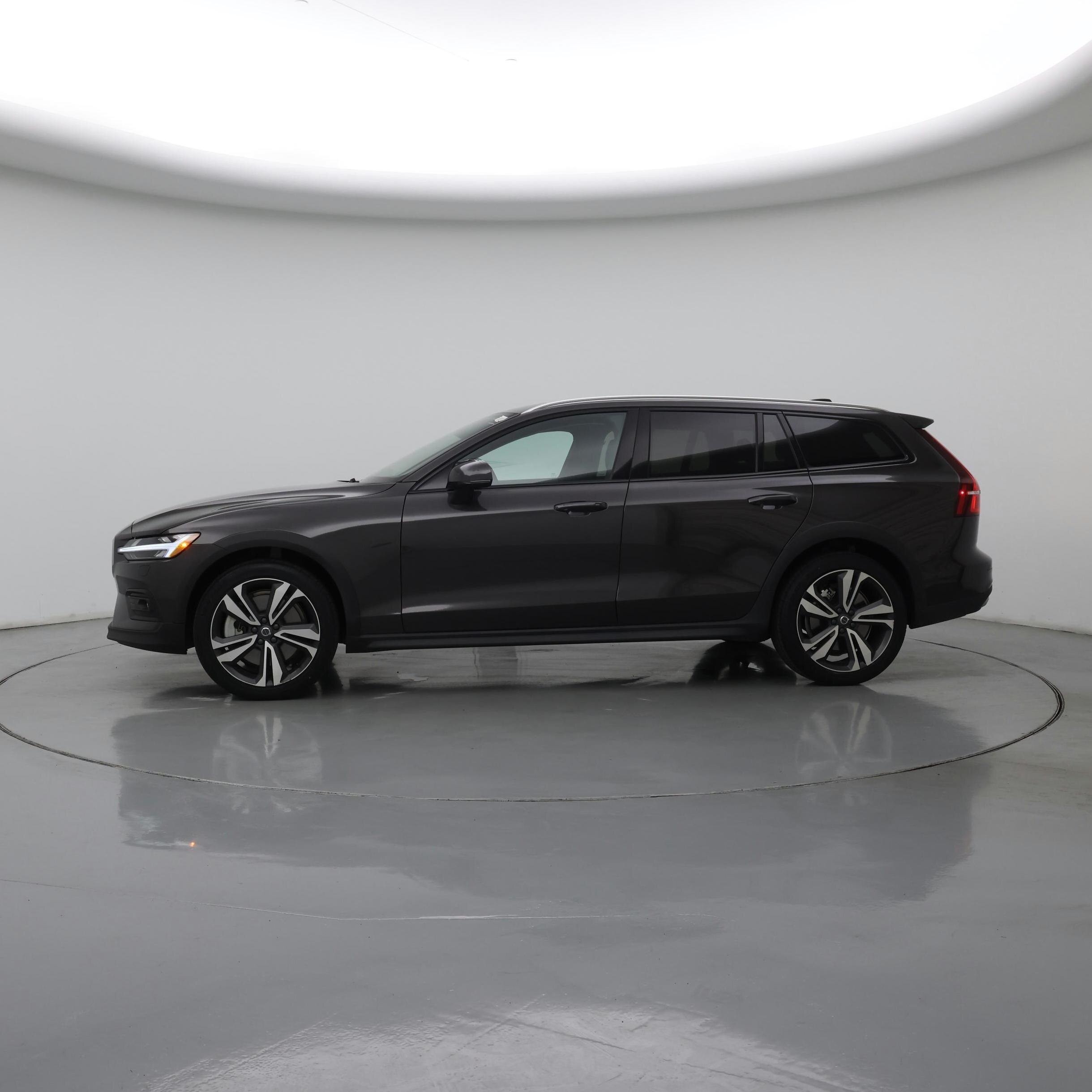 Thumbnail: 2025 Volvo S60 - 3