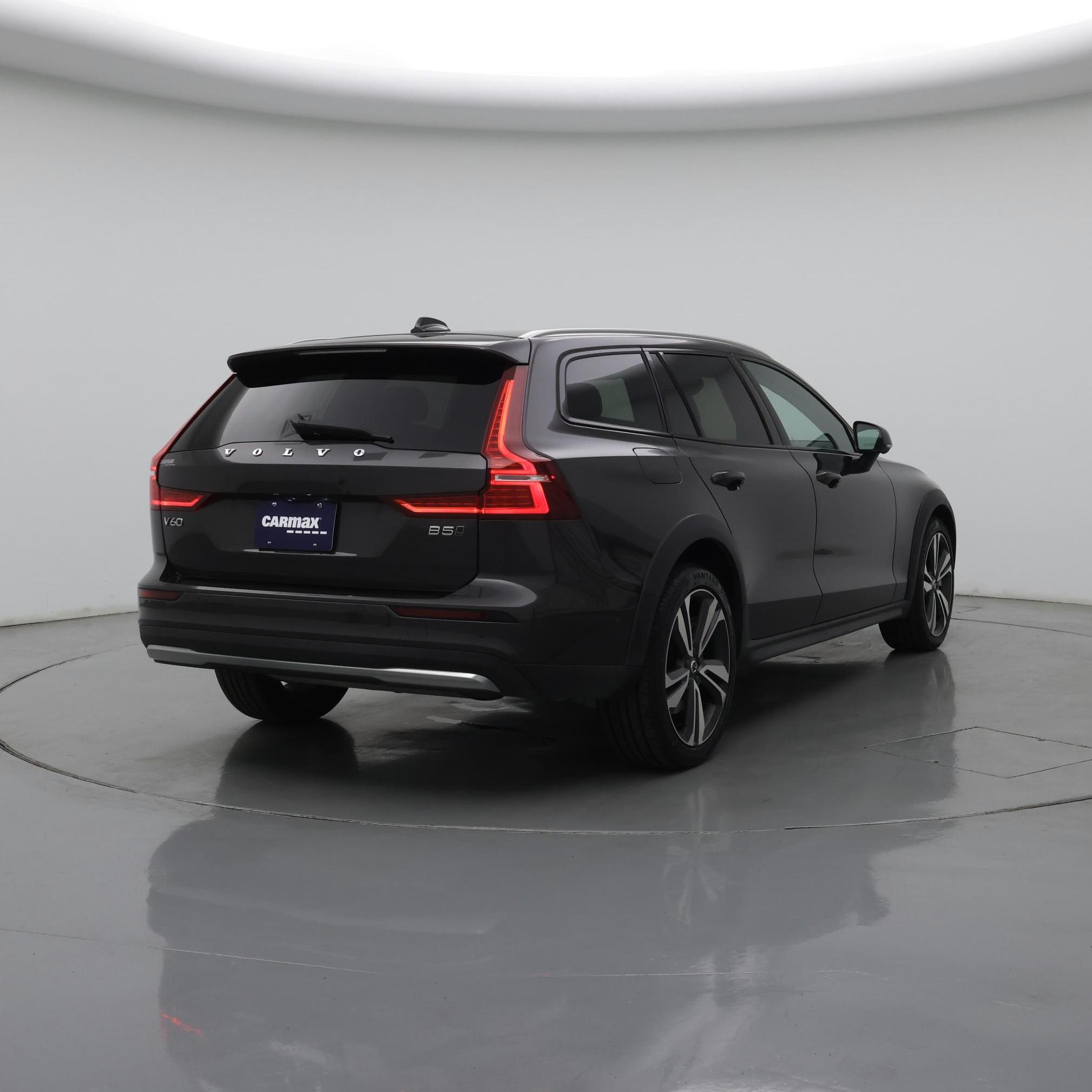 Thumbnail: 2025 Volvo S60 - 8