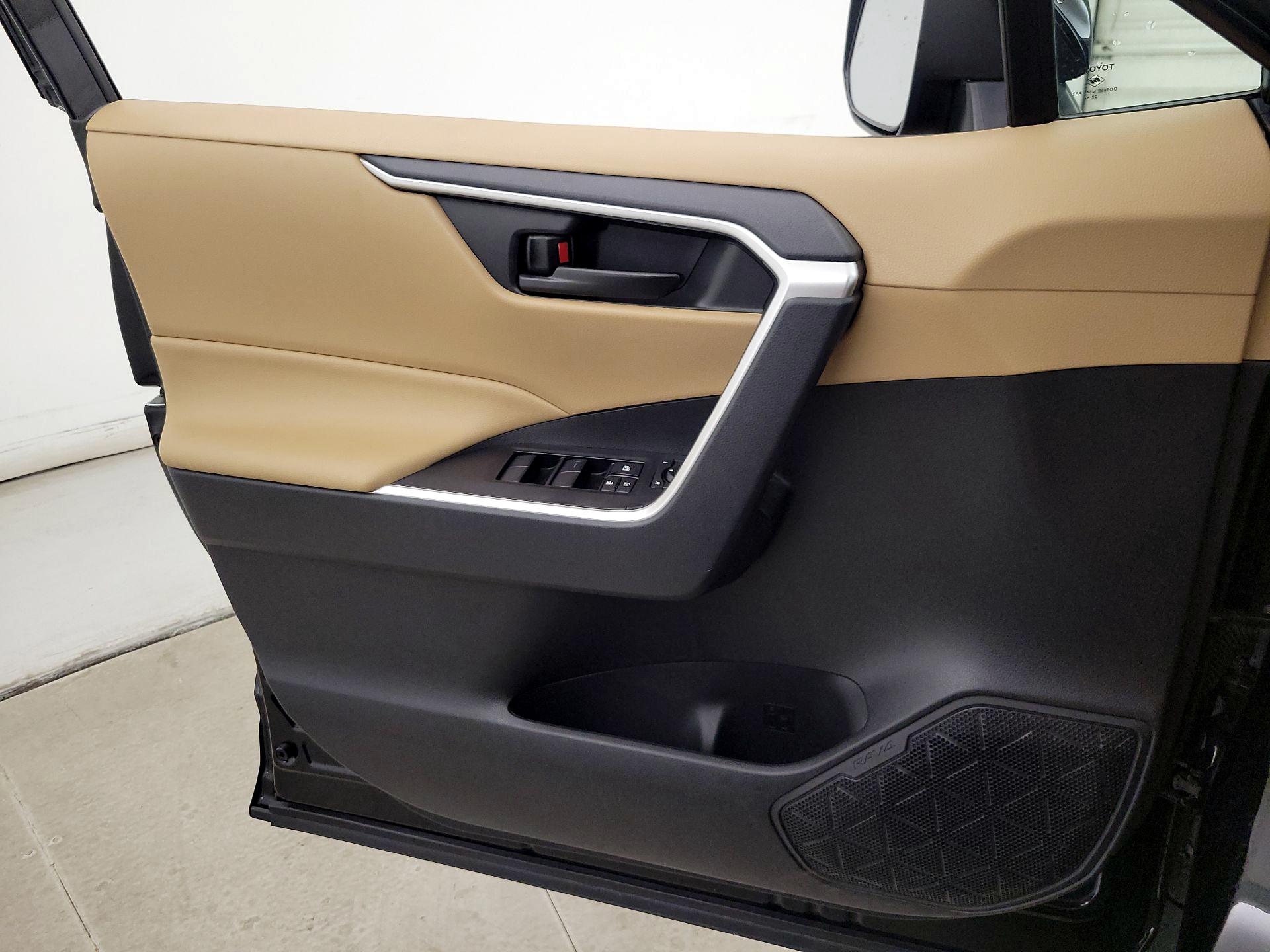 Thumbnail: 2023 Toyota RAV4 - 12