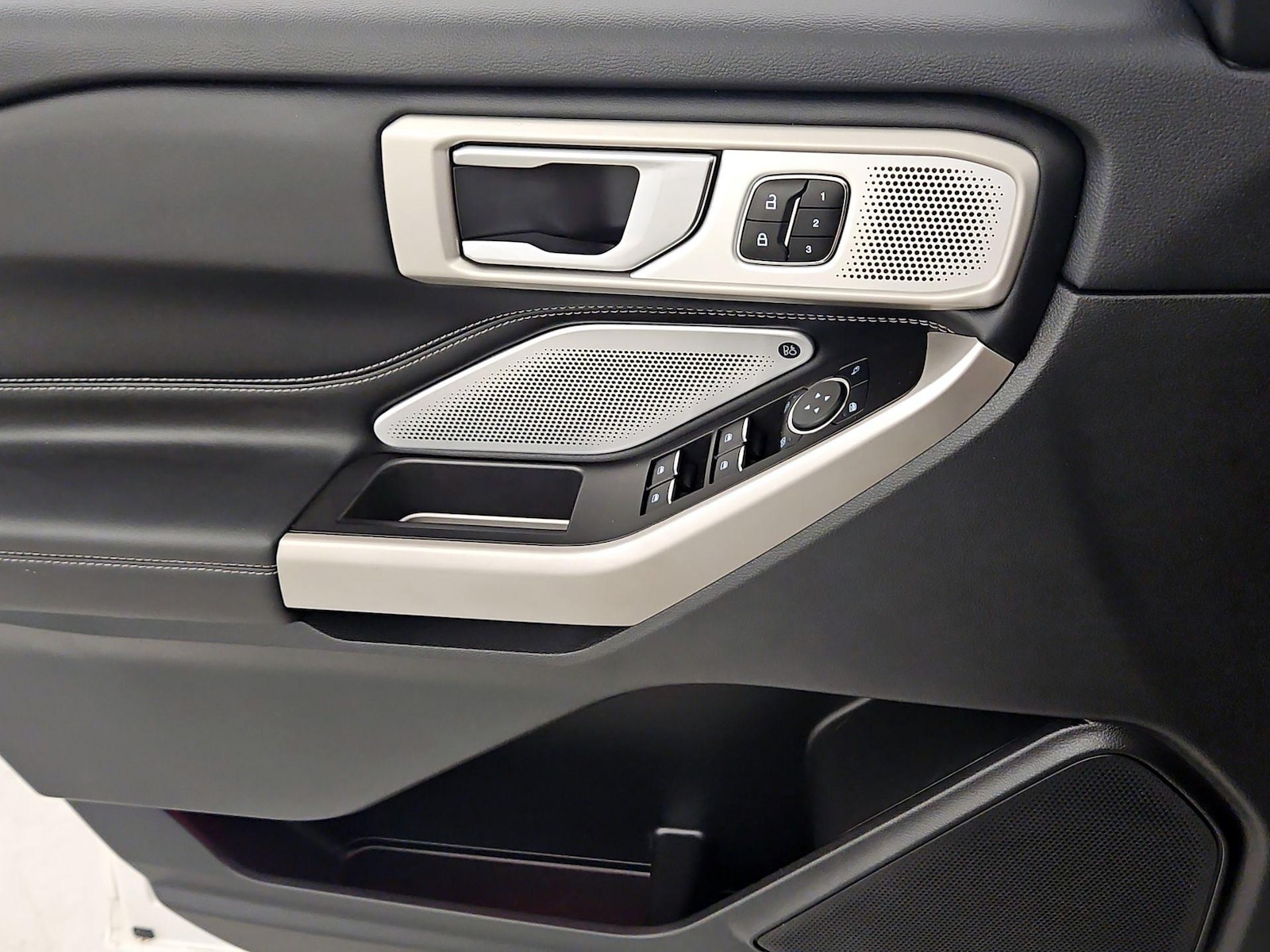2023 Ford Explorer Limited - Photo 13