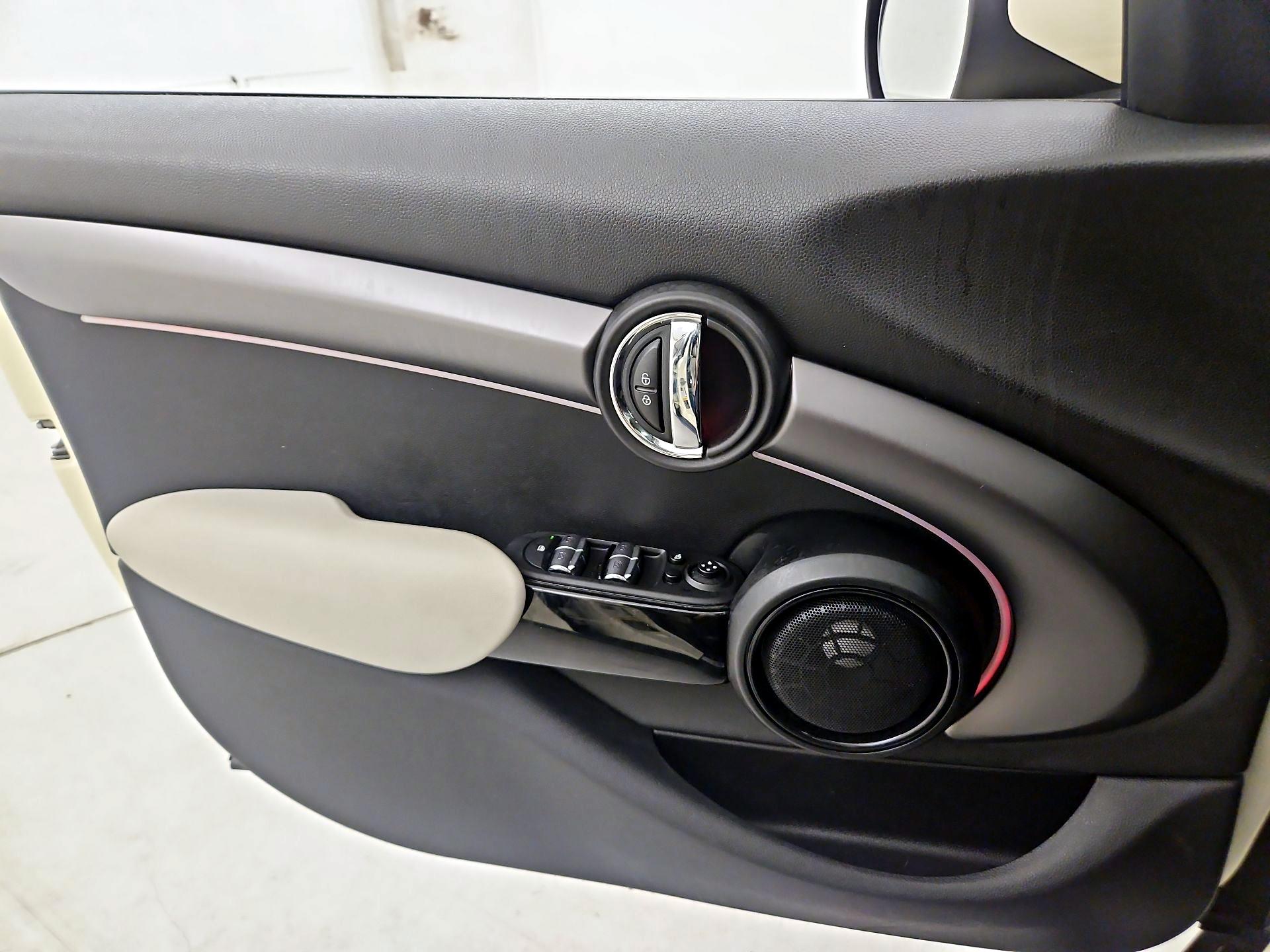 Thumbnail: 2022 MINI Cooper Hardtop - 12