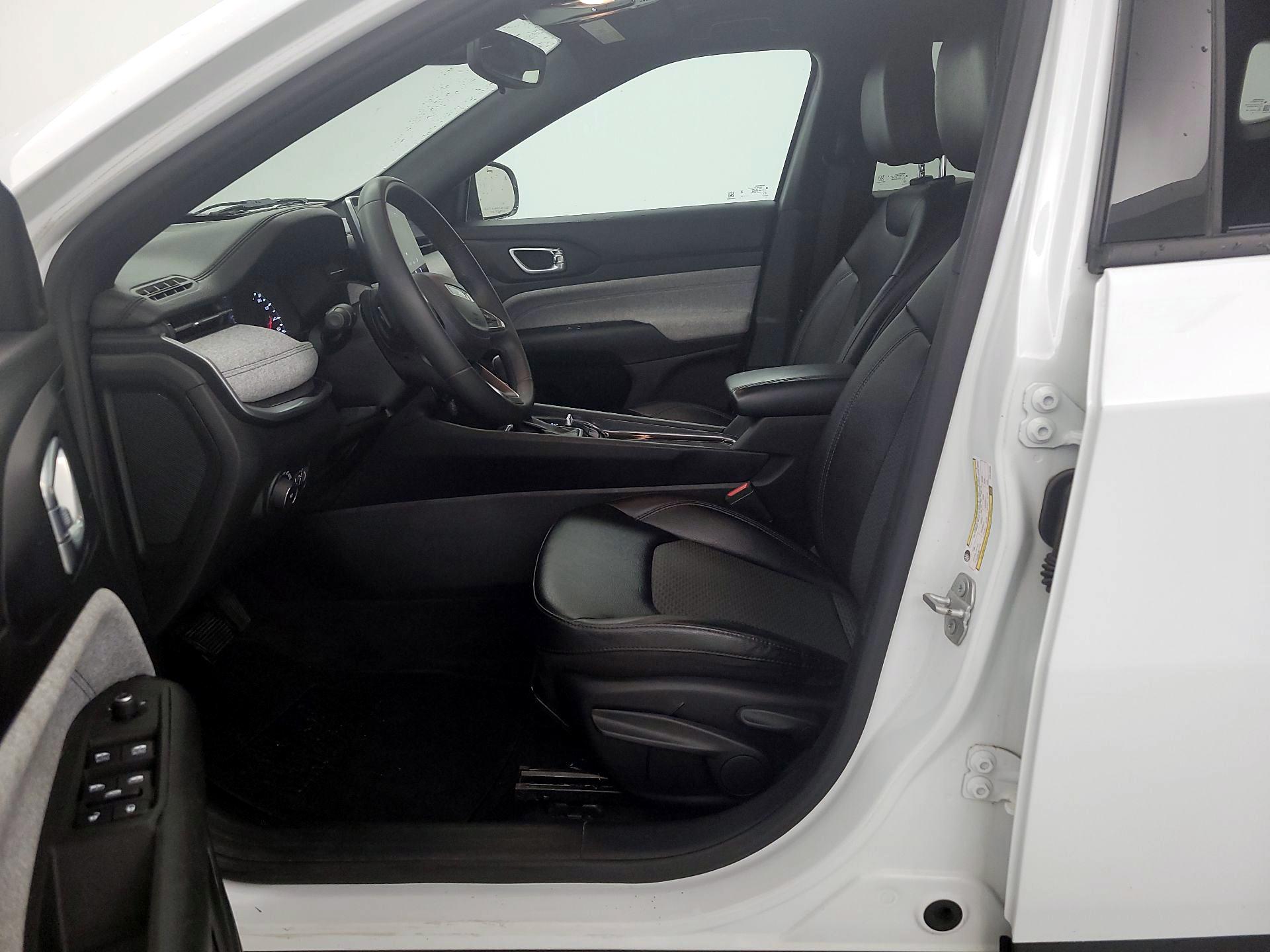 Thumbnail: 2023 Jeep Compass - 11