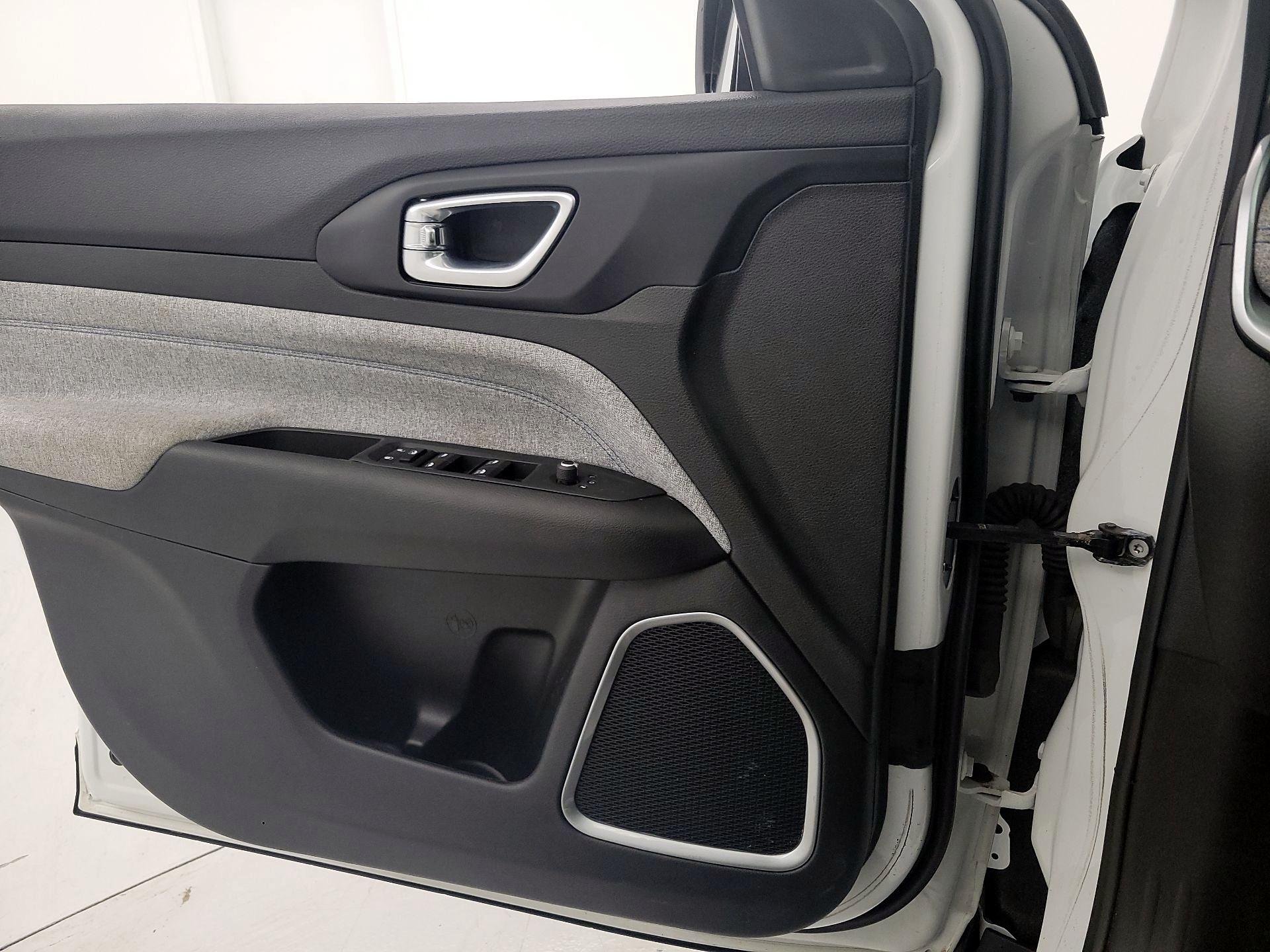 Thumbnail: 2023 Jeep Compass - 12