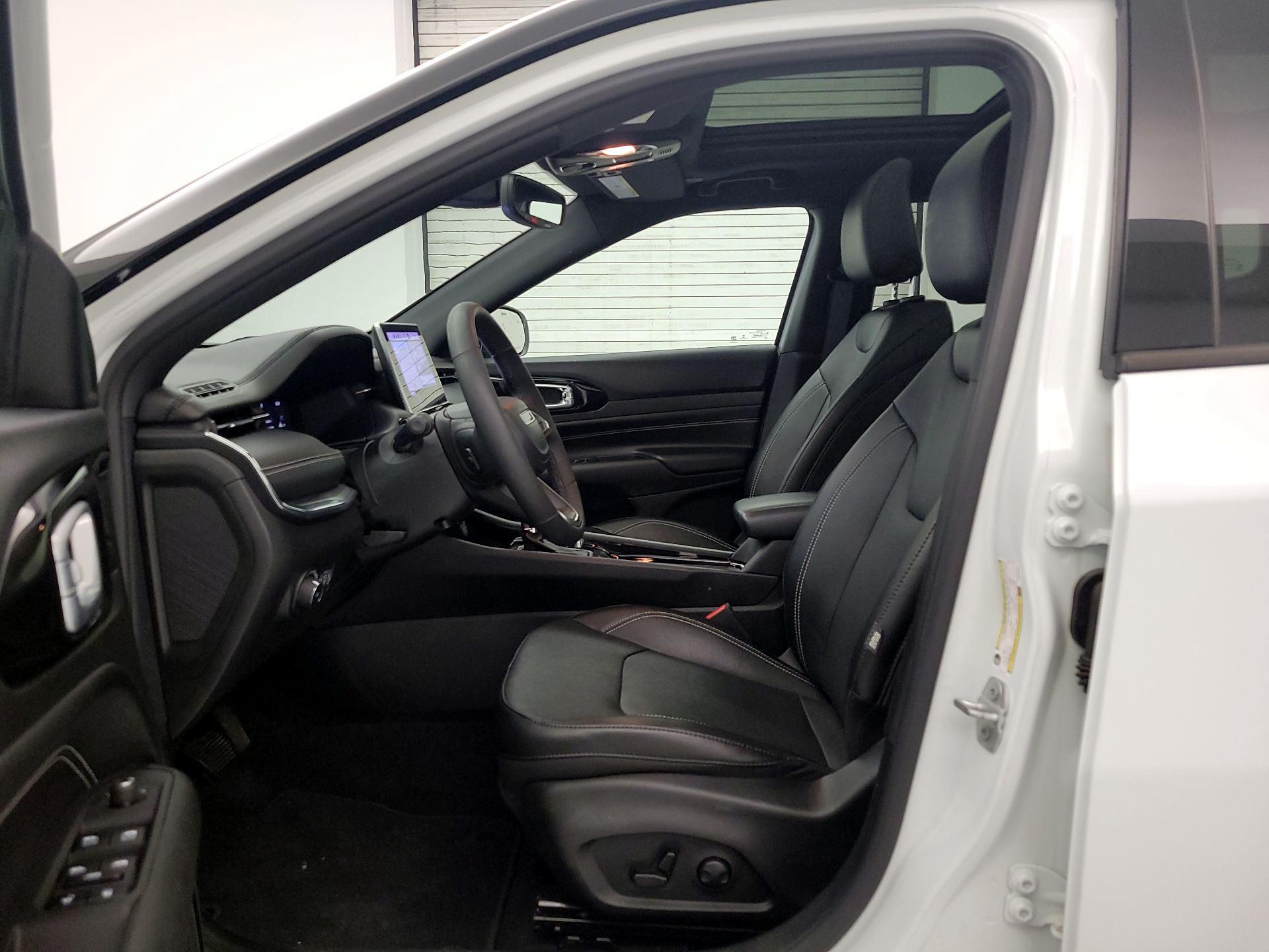 Thumbnail: 2023 Jeep Compass - 11