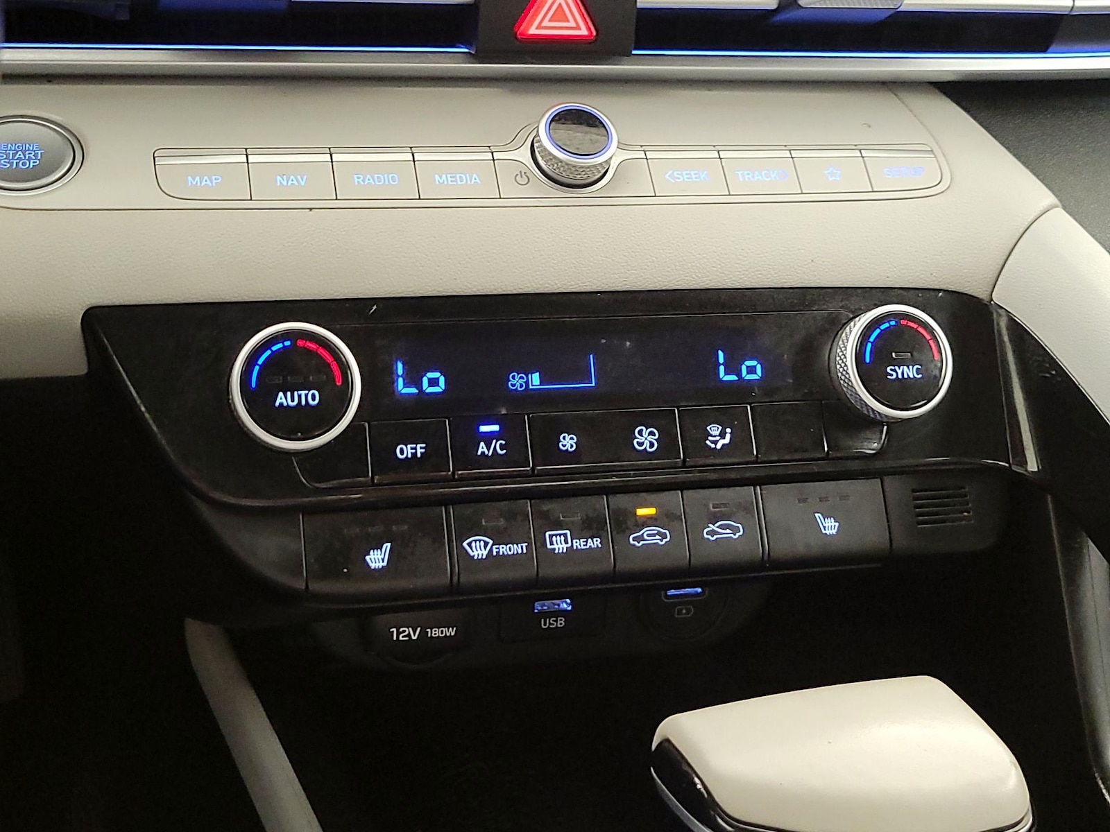 2021 Hyundai Elantra Limited - Photo 18