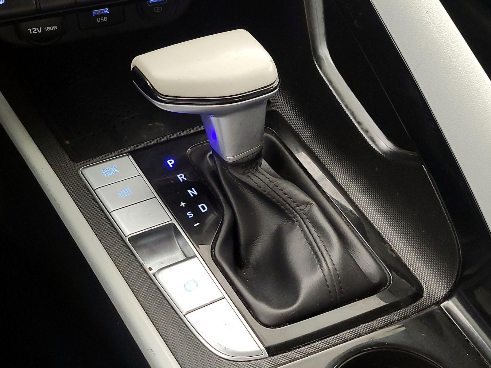 2021 Hyundai Elantra Limited - Photo 19