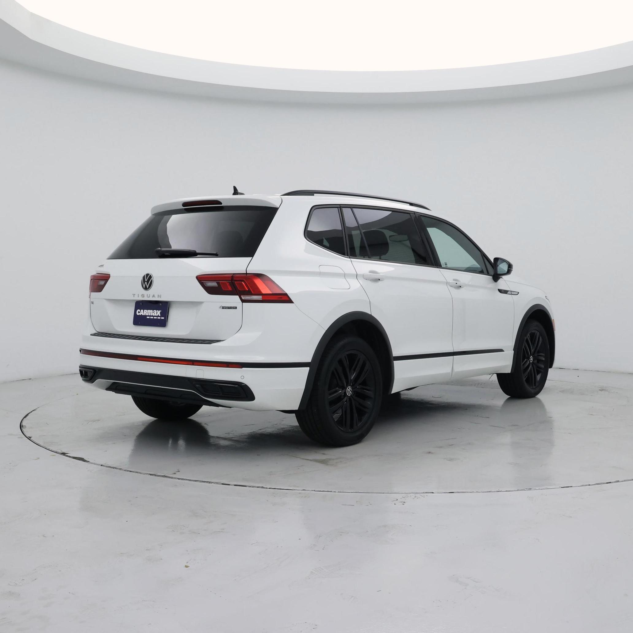 Thumbnail: 2022 Volkswagen Tiguan - 8