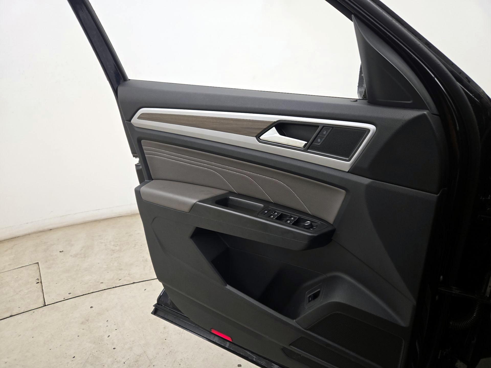 Thumbnail: 2023 Volkswagen Atlas - 12