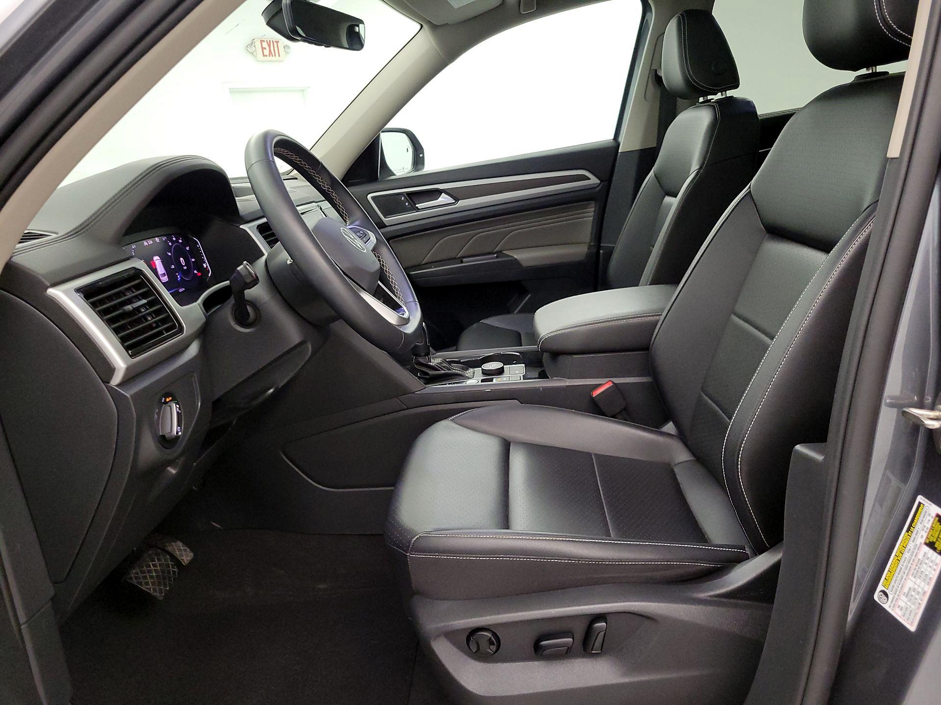 Thumbnail: 2023 Volkswagen Tiguan - 11