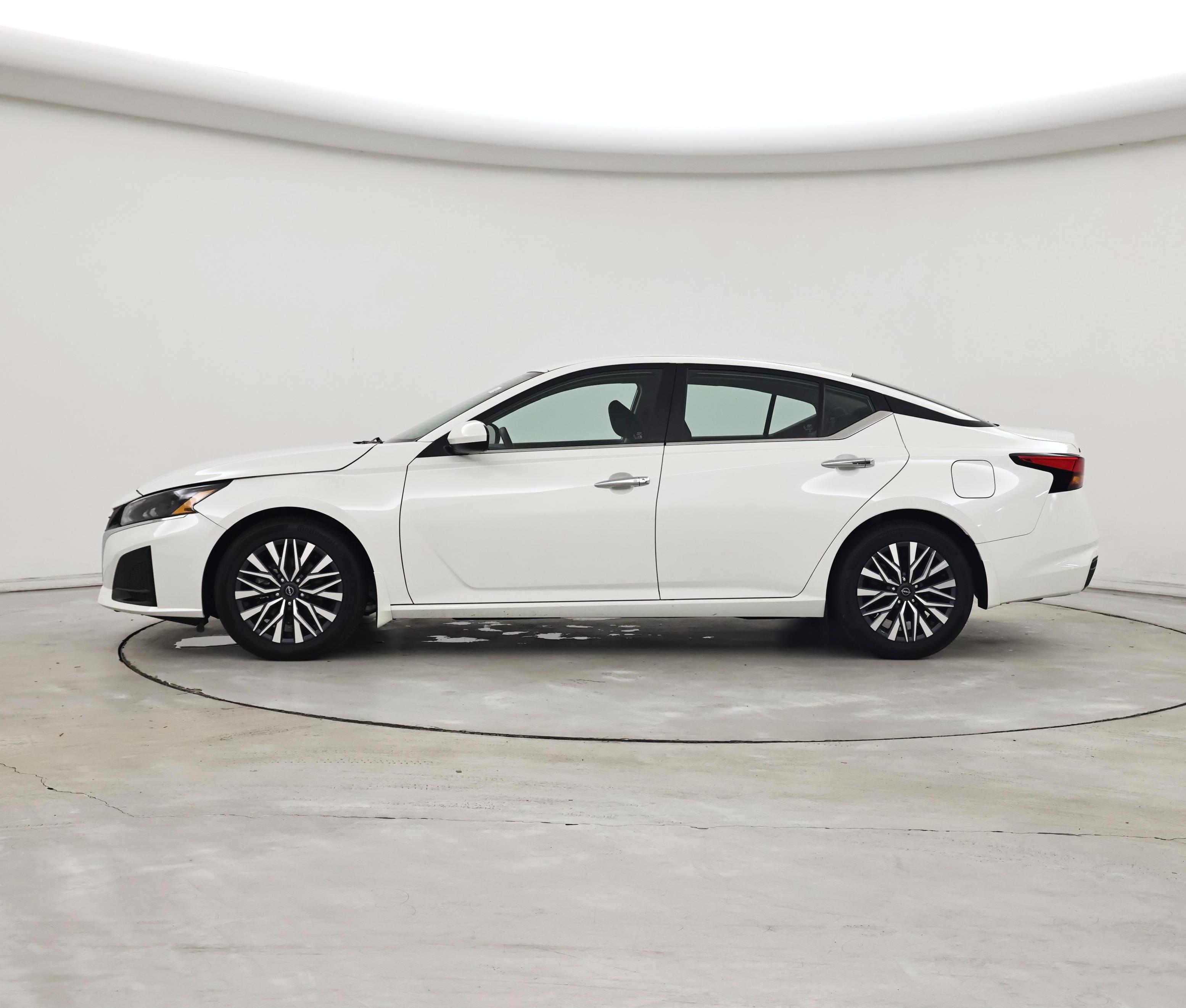 Thumbnail: 2023 Nissan Altima - 3