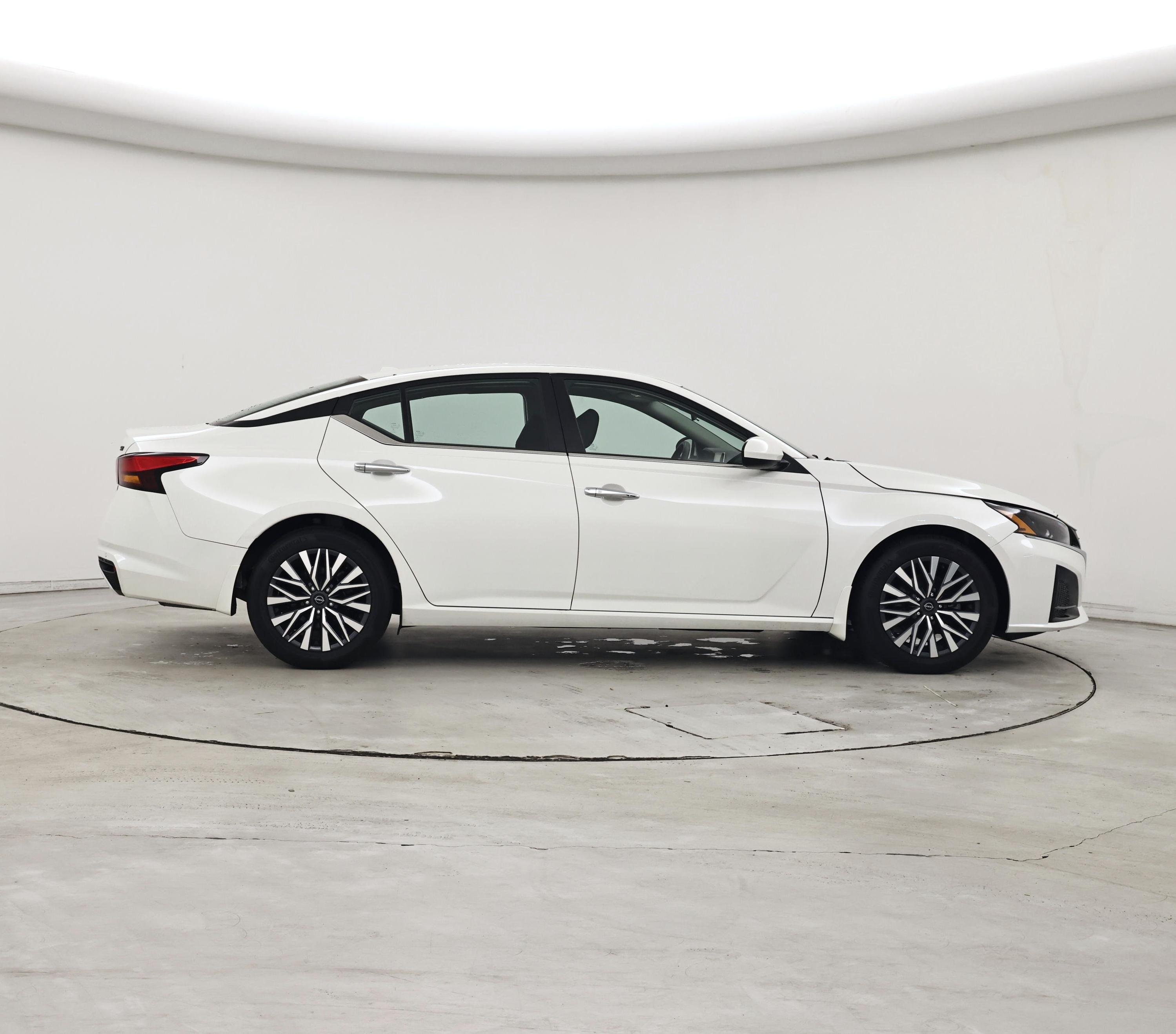 Thumbnail: 2023 Nissan Altima - 7