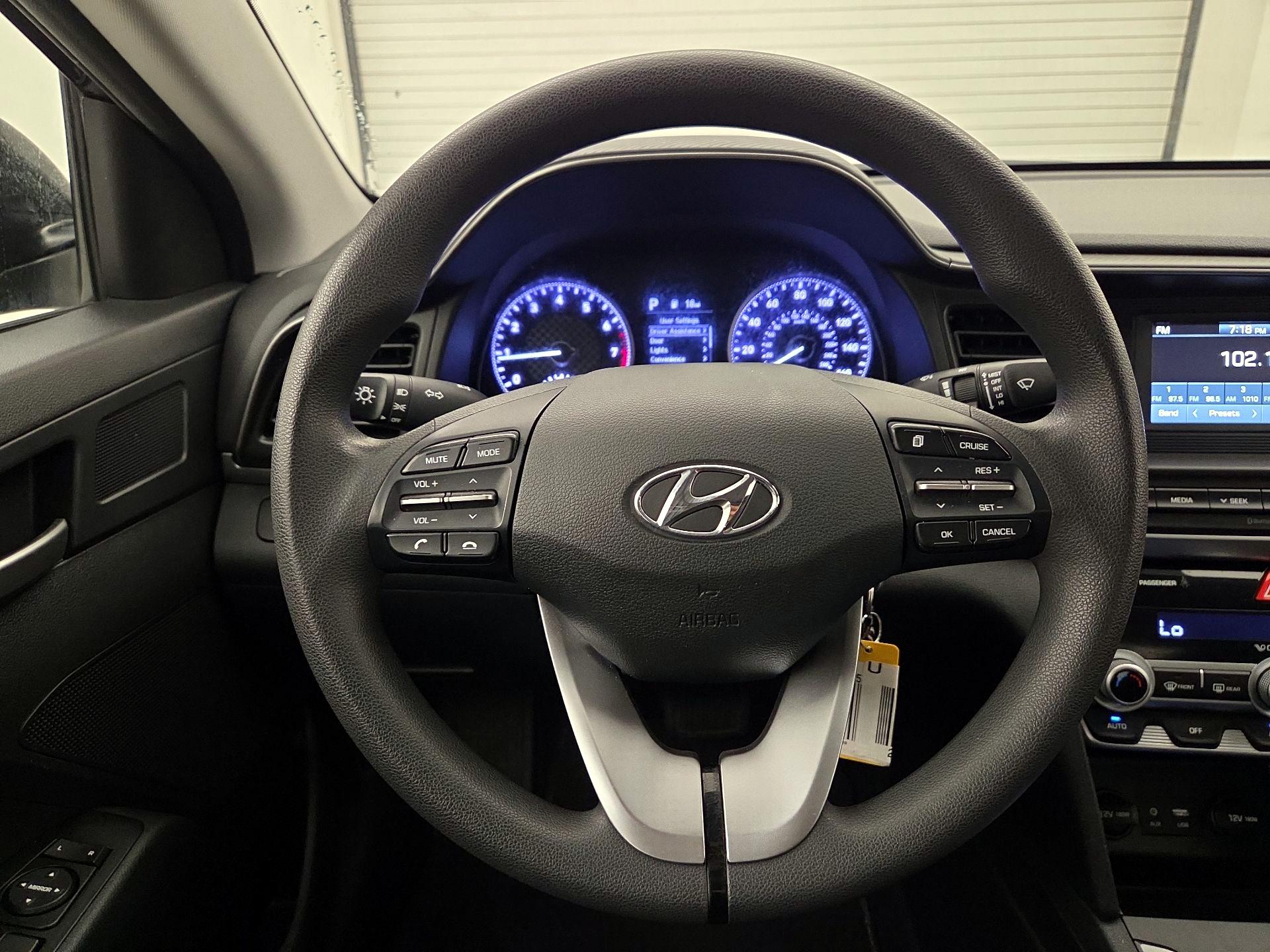 Thumbnail: 2020 Hyundai Elantra - 10