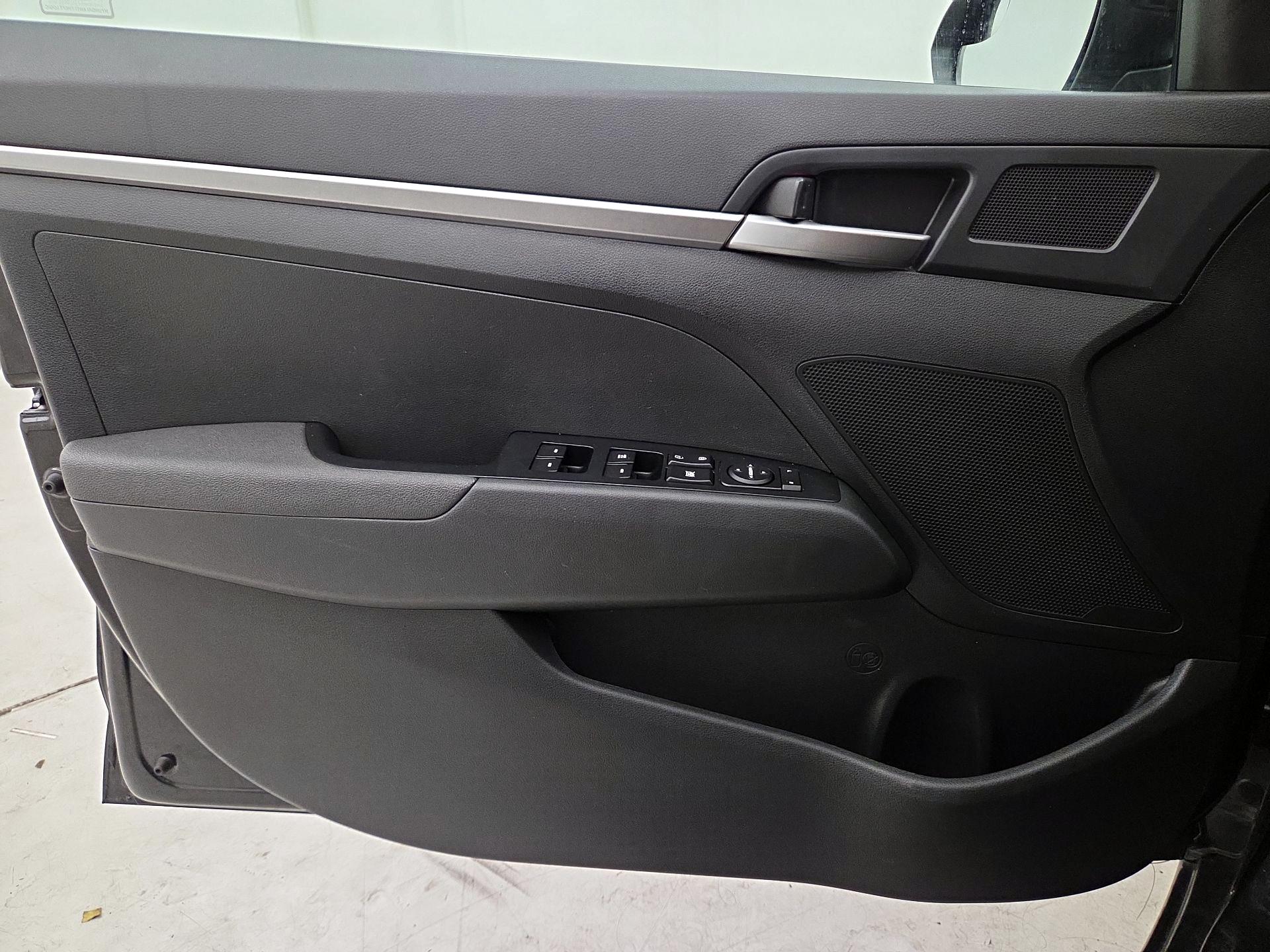 Thumbnail: 2020 Hyundai Elantra - 12