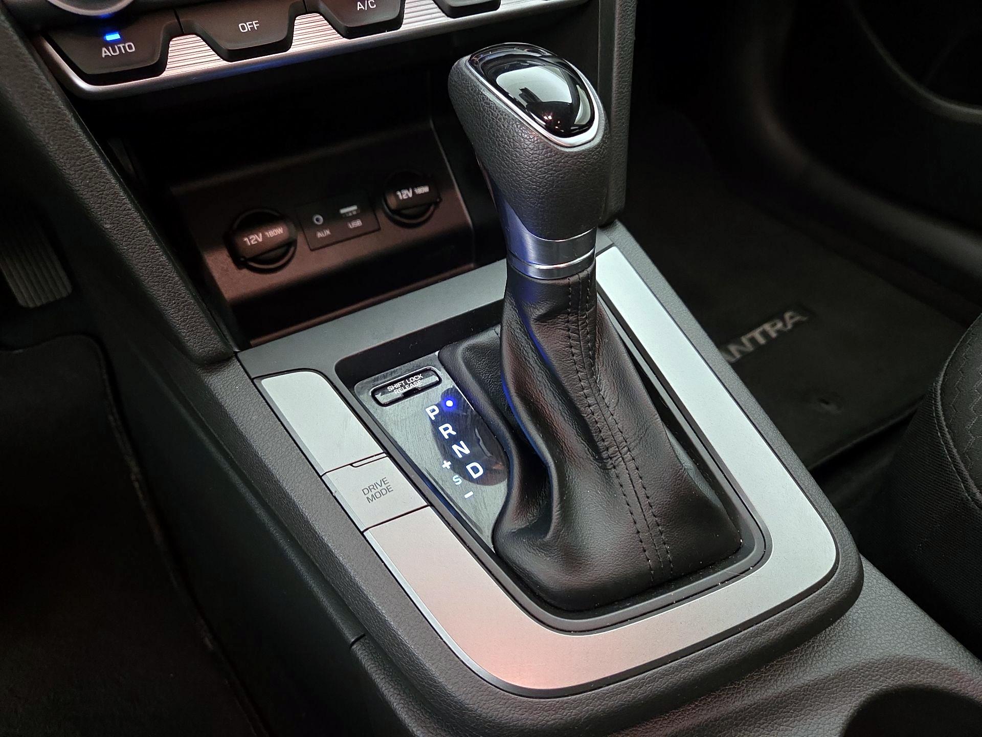 Thumbnail: 2020 Hyundai Elantra - 17