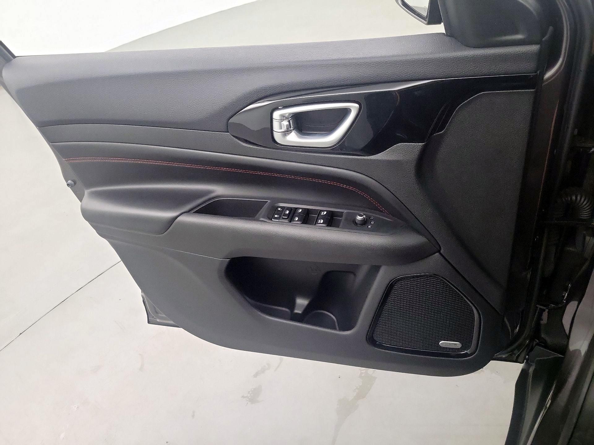 Thumbnail: 2022 Jeep Compass - 12