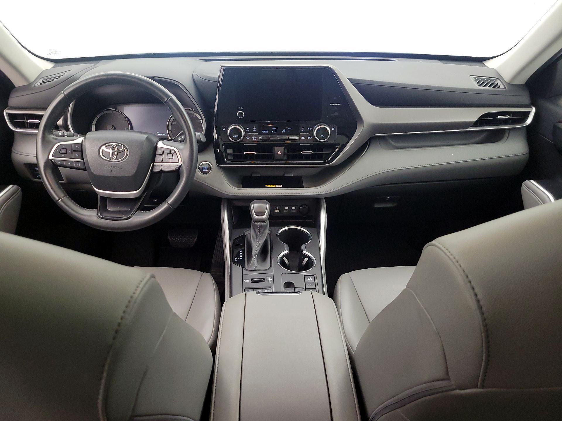 Thumbnail: 2023 Toyota Highlander - 9
