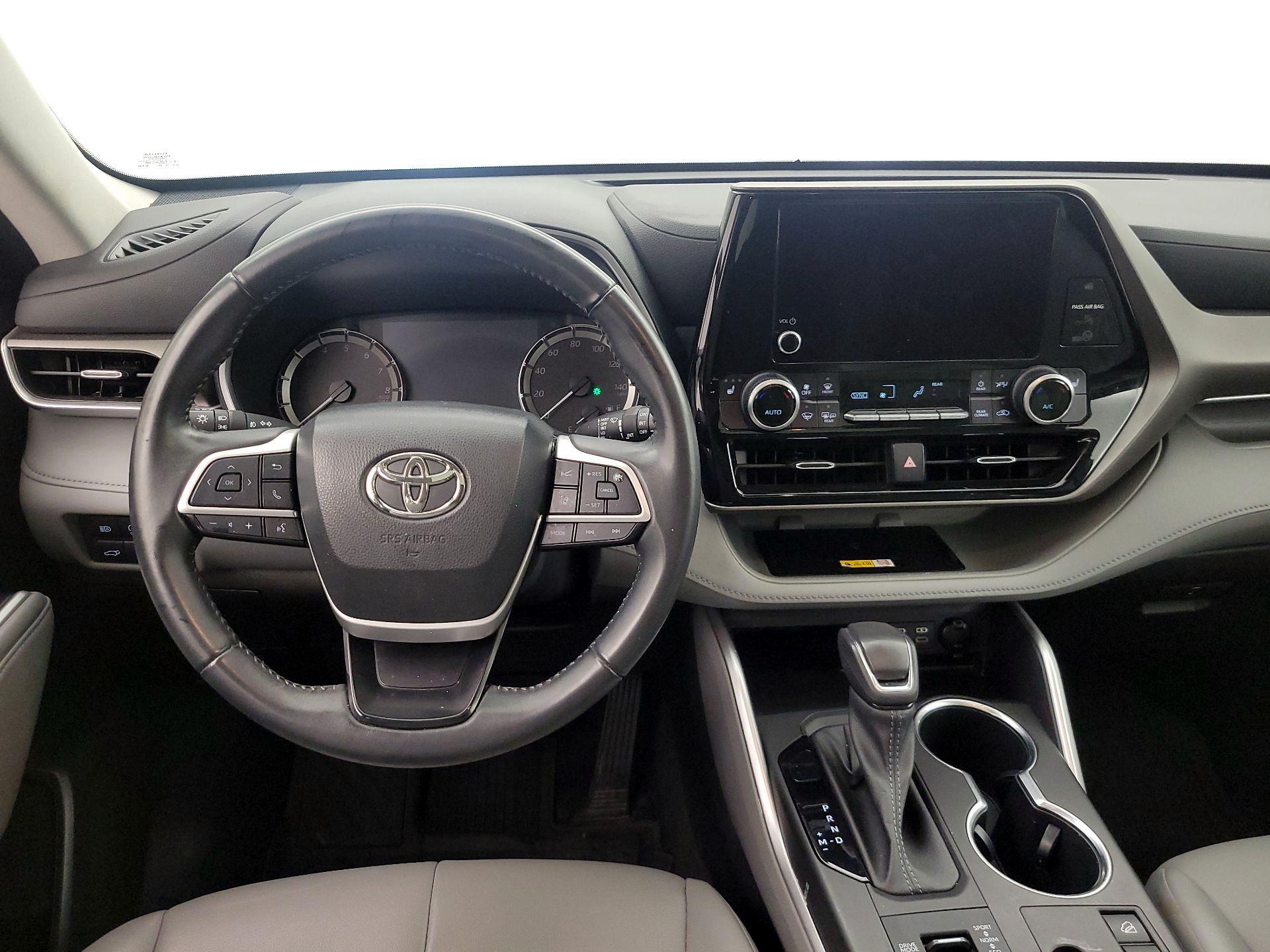 Thumbnail: 2023 Toyota Highlander - 10