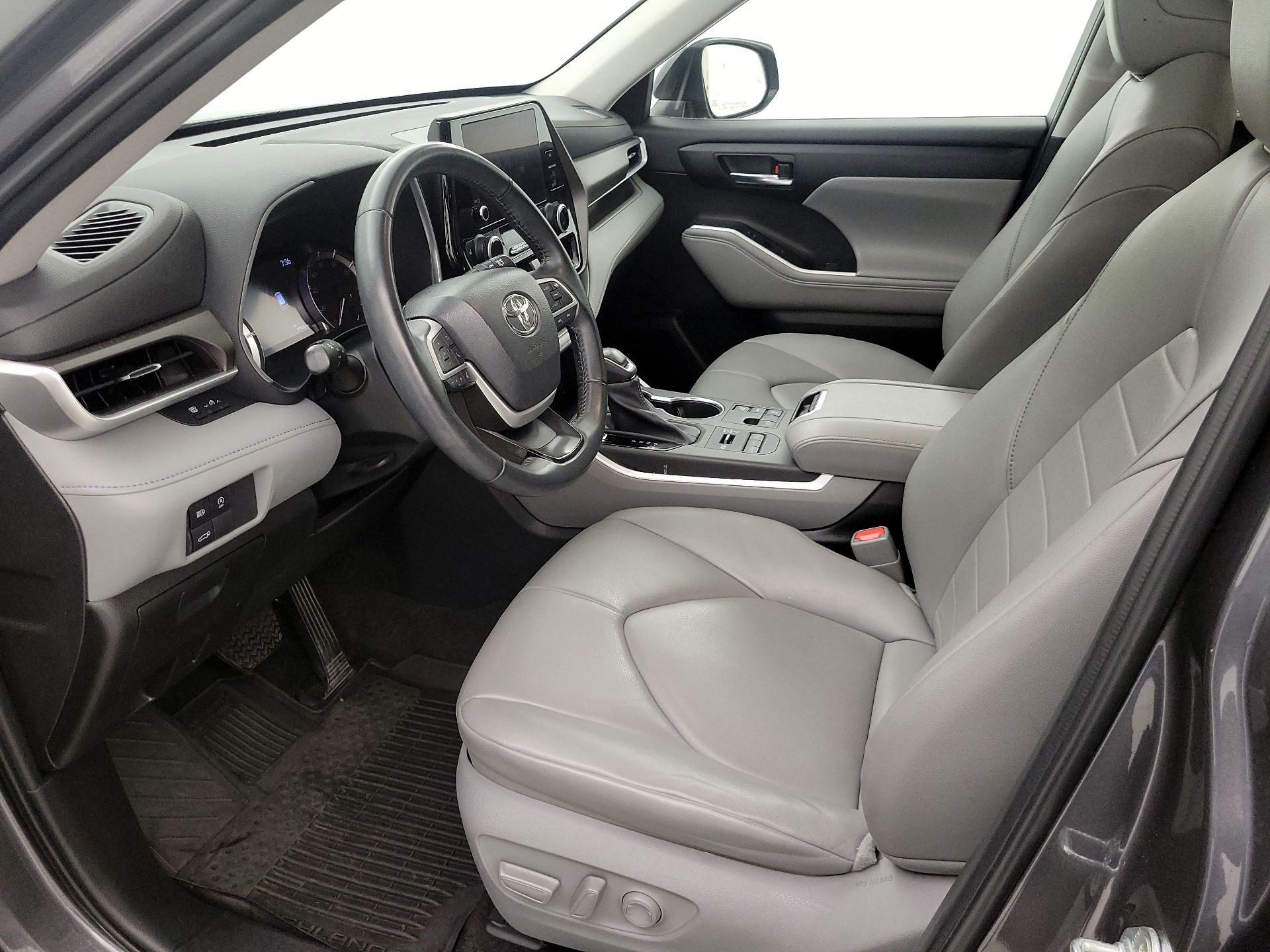 Thumbnail: 2023 Toyota Highlander - 11