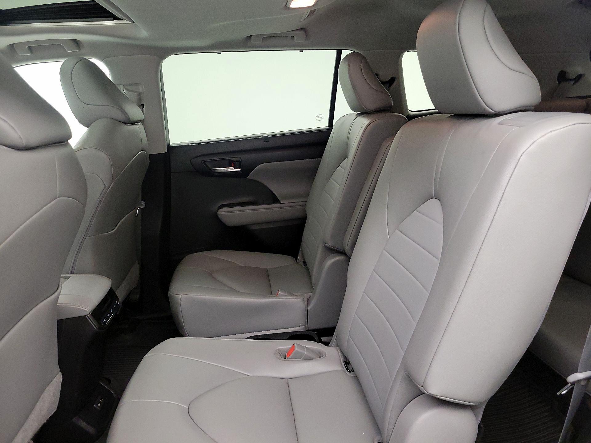 Thumbnail: 2023 Toyota Highlander - 20