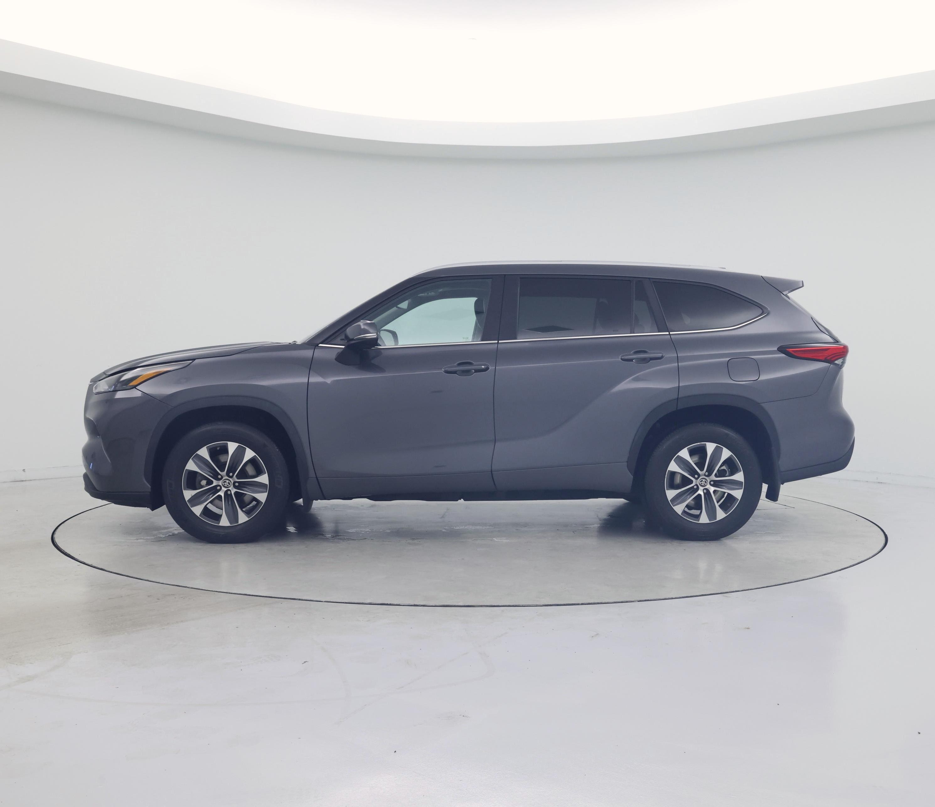 Thumbnail: 2023 Toyota Highlander - 3