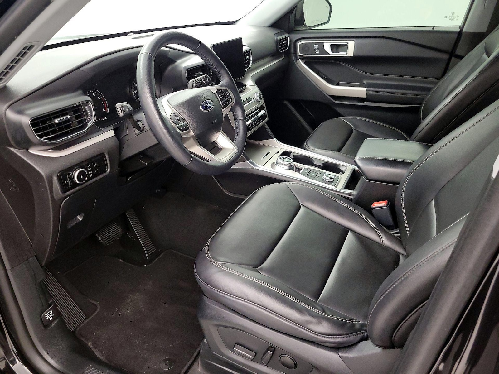 2023 Ford Explorer XLT - Photo 12