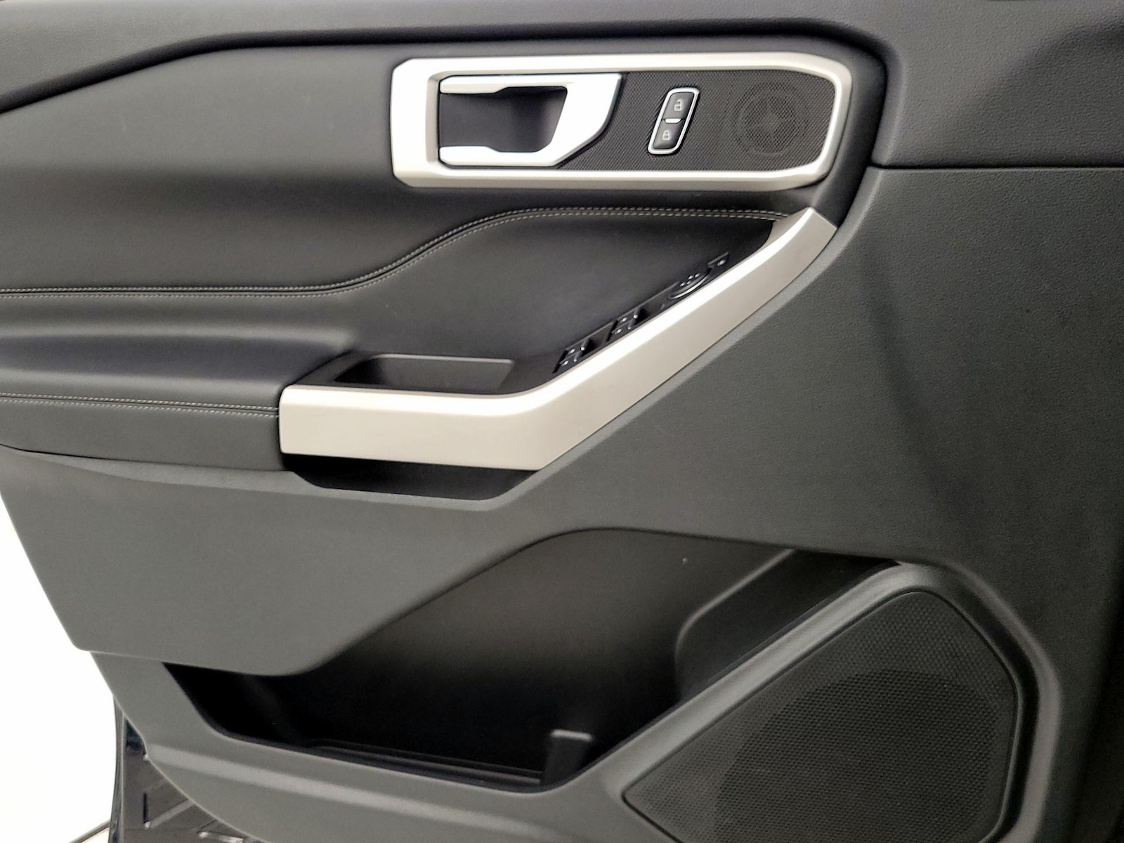 2023 Ford Explorer XLT - Photo 13
