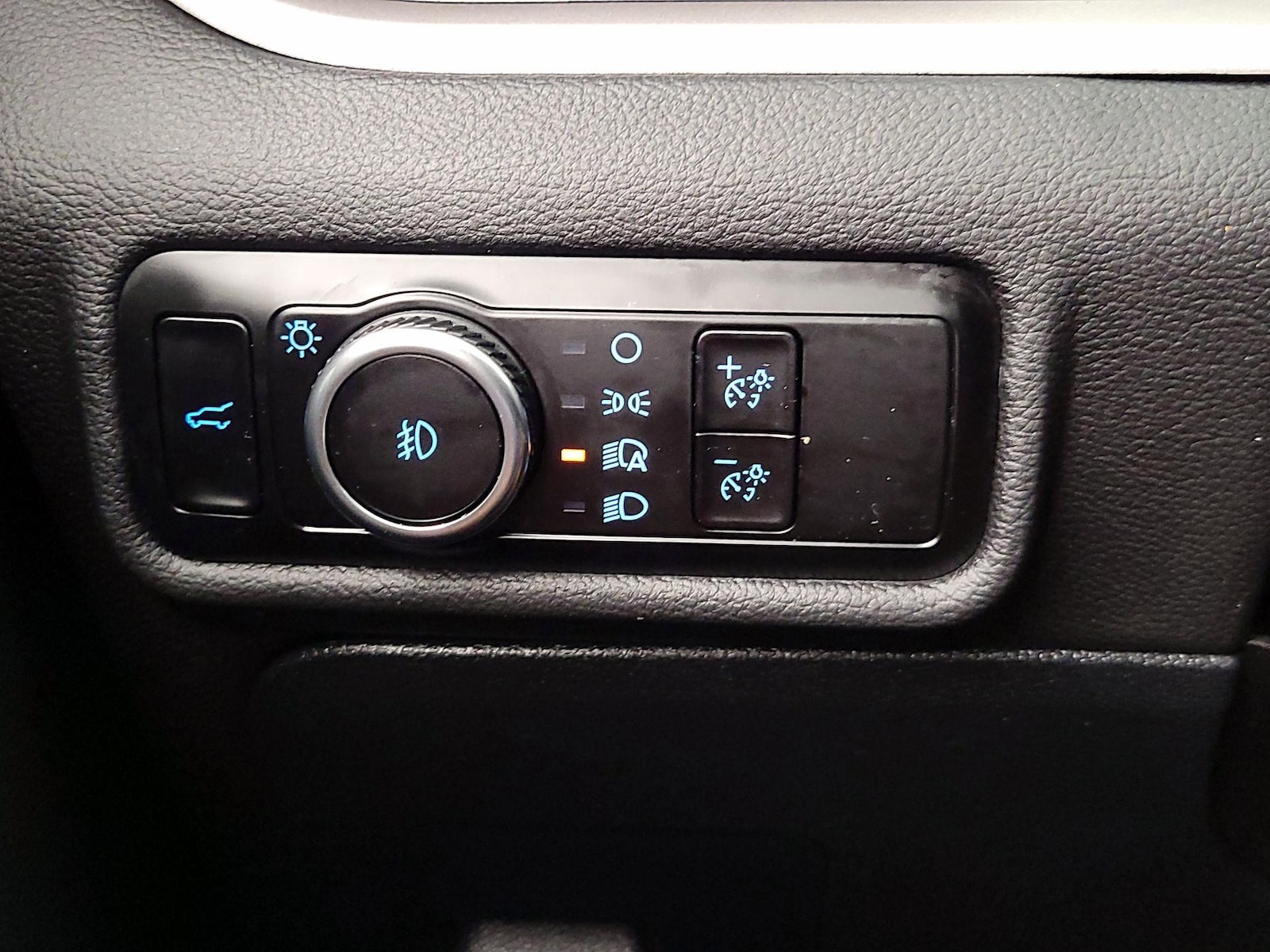 2023 Ford Explorer XLT - Photo 14