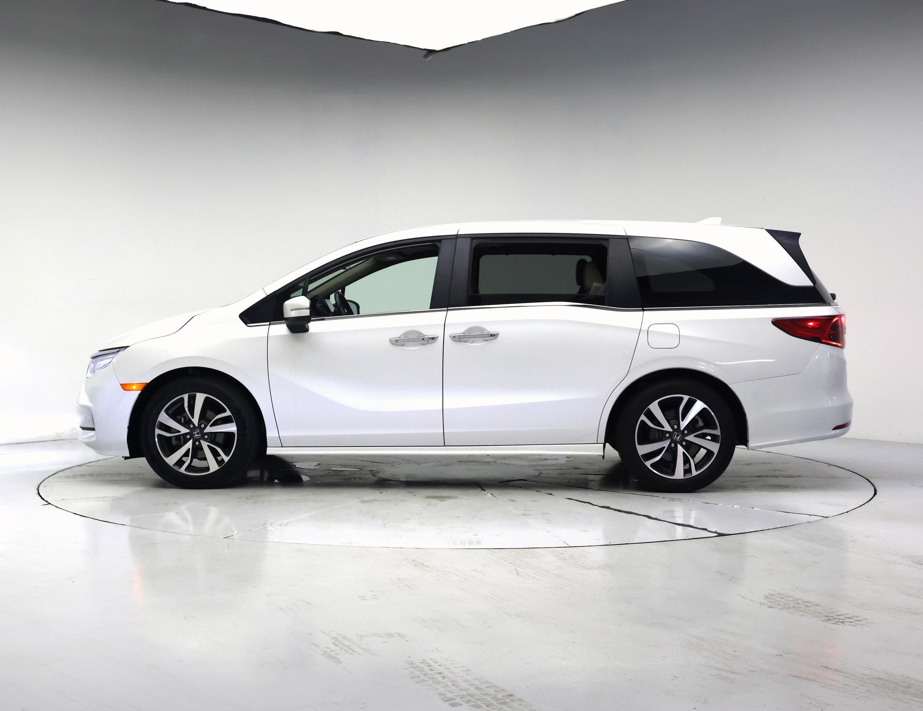 Thumbnail: 2023 Honda Odyssey - 3