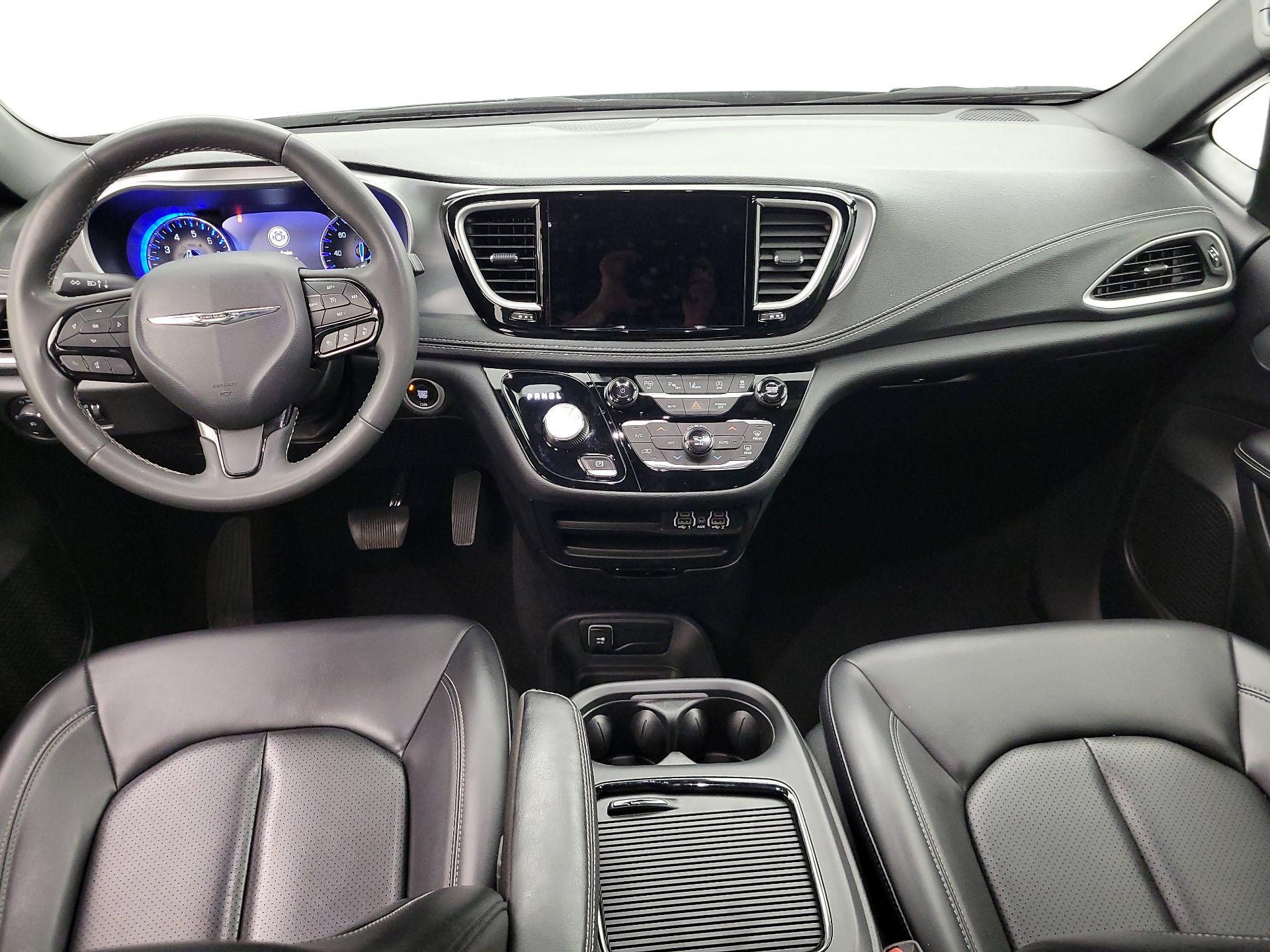 Thumbnail: 2023 Chrysler Pacifica - 9