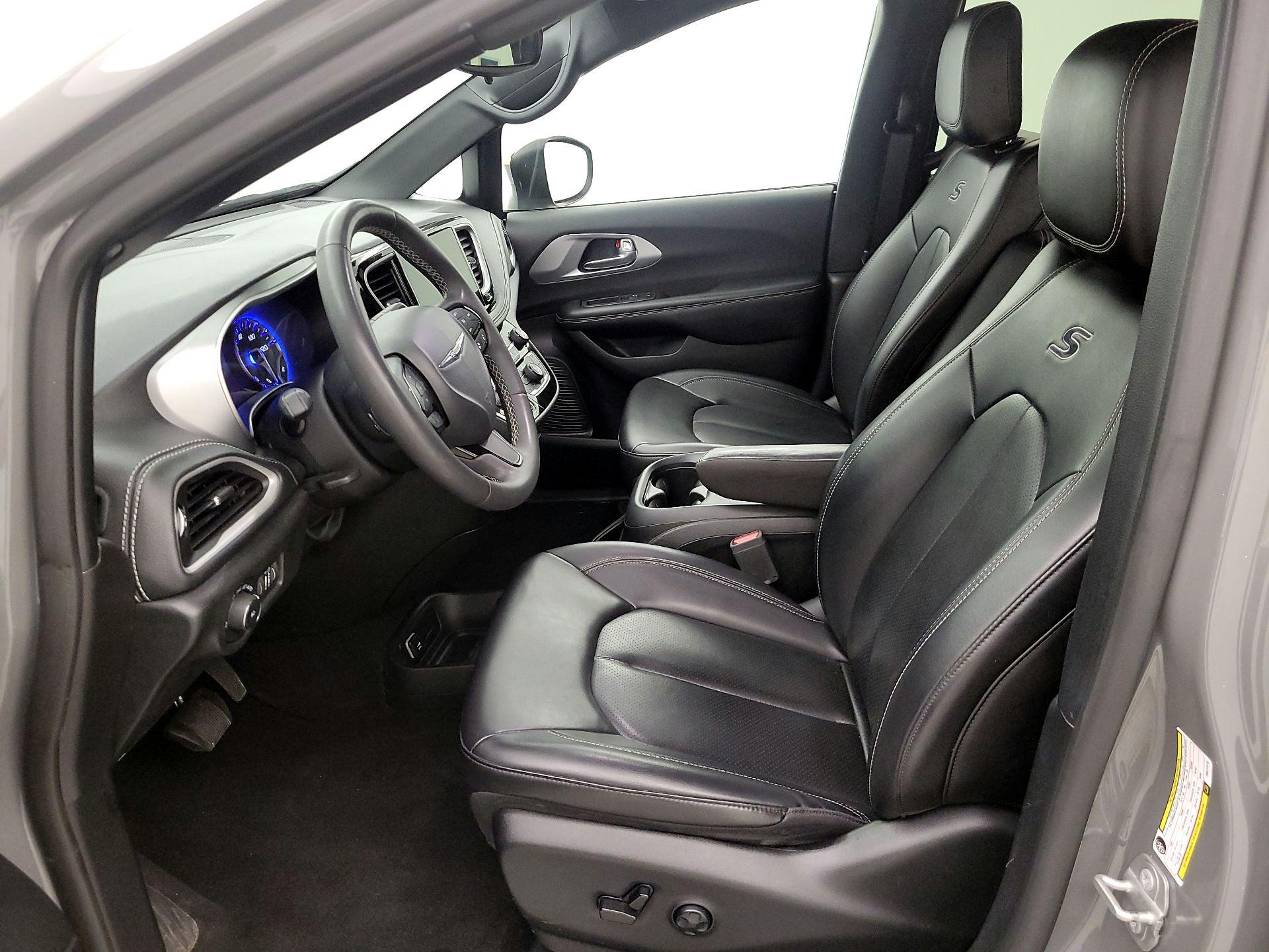 Thumbnail: 2023 Chrysler Pacifica - 11