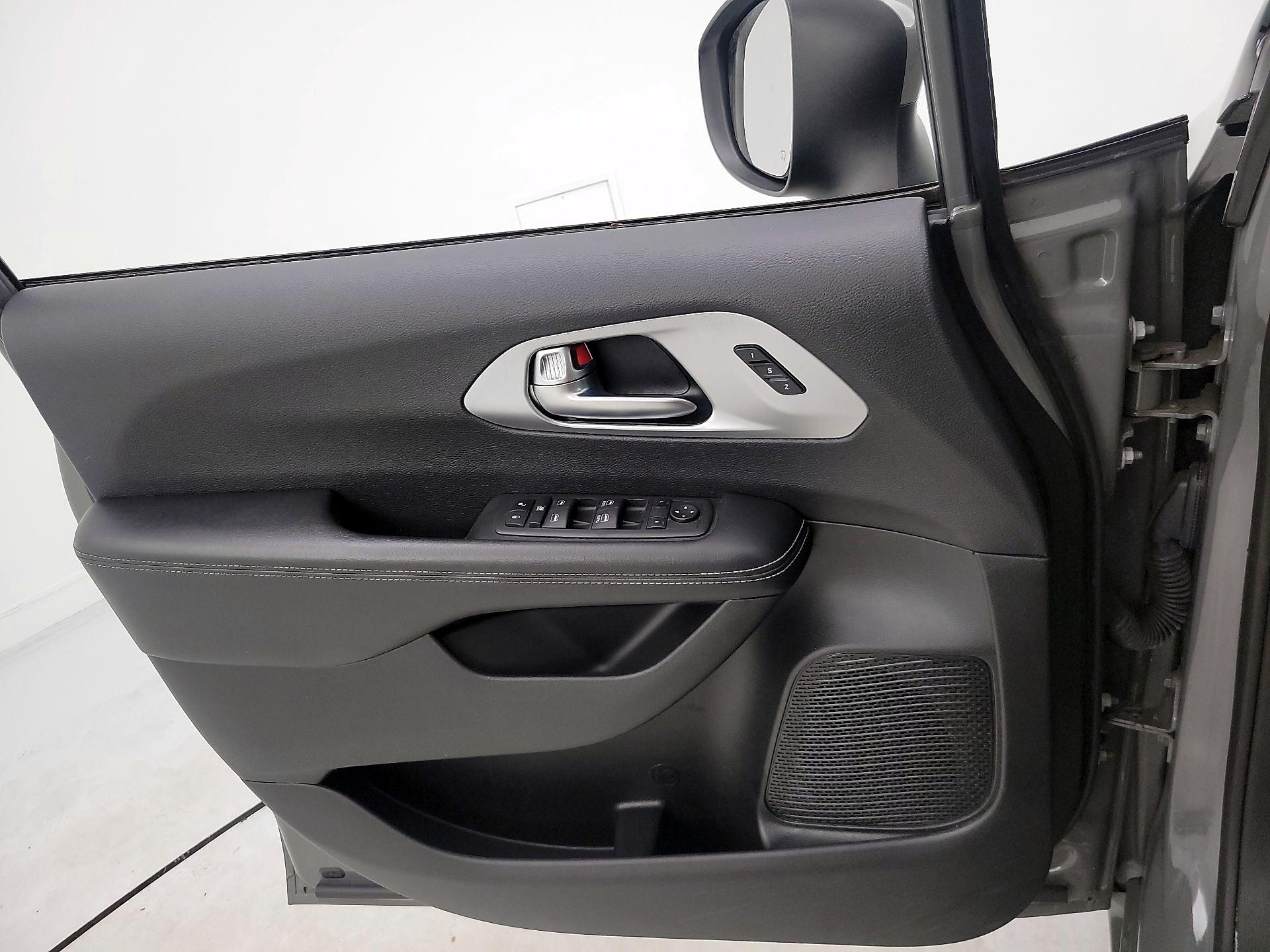 Thumbnail: 2023 Chrysler Pacifica - 12