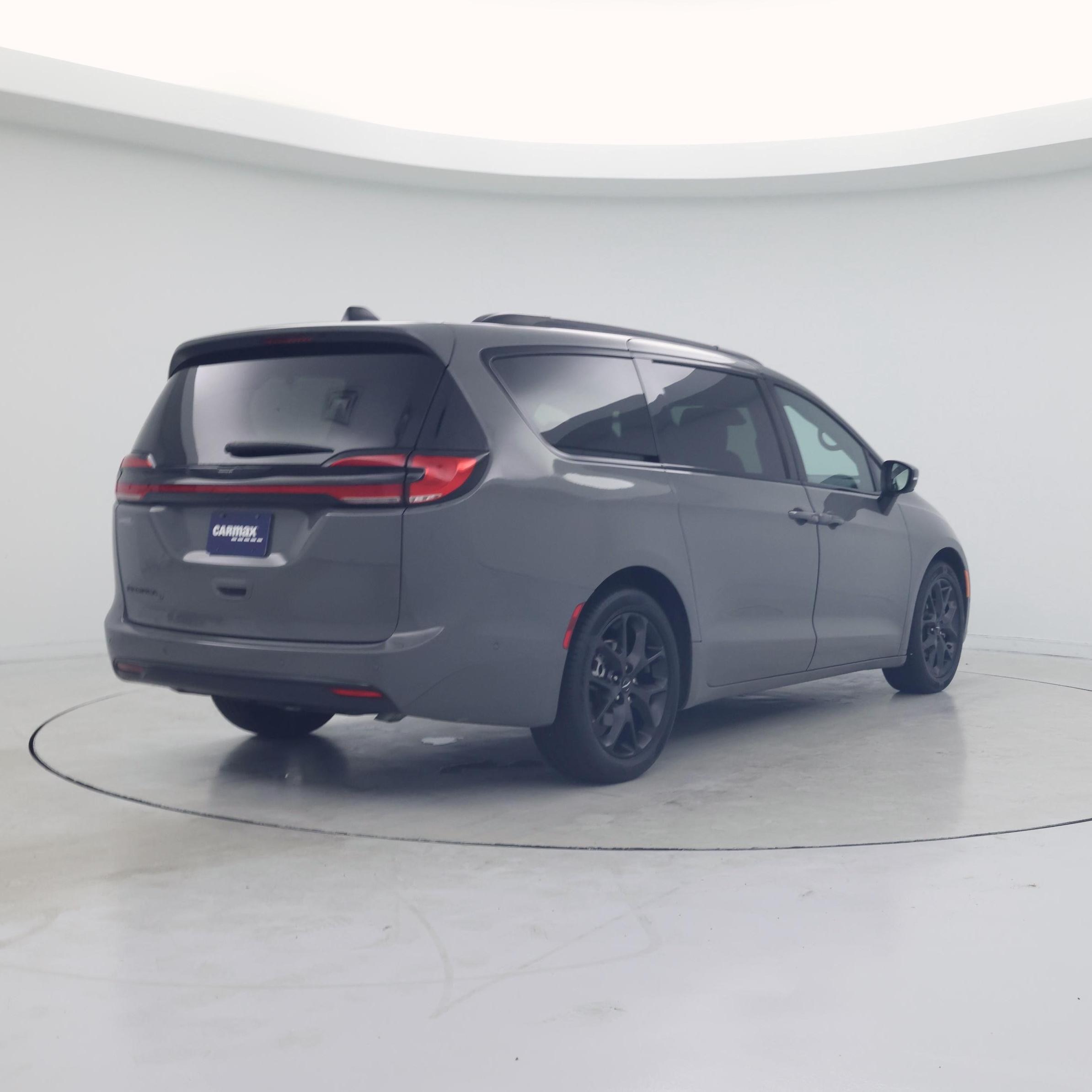Thumbnail: 2023 Chrysler Pacifica - 8