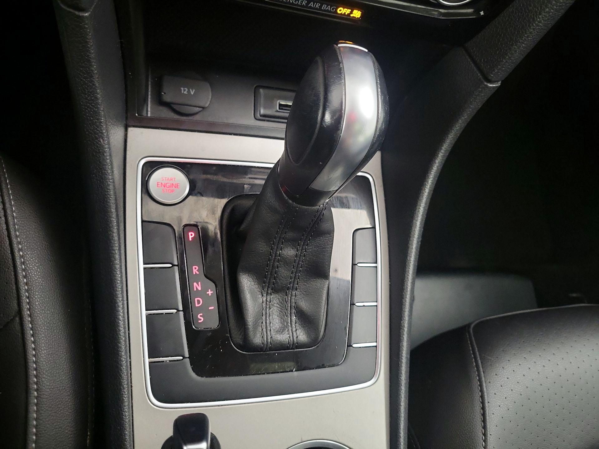 Thumbnail: 2022 Volkswagen Passat - 17