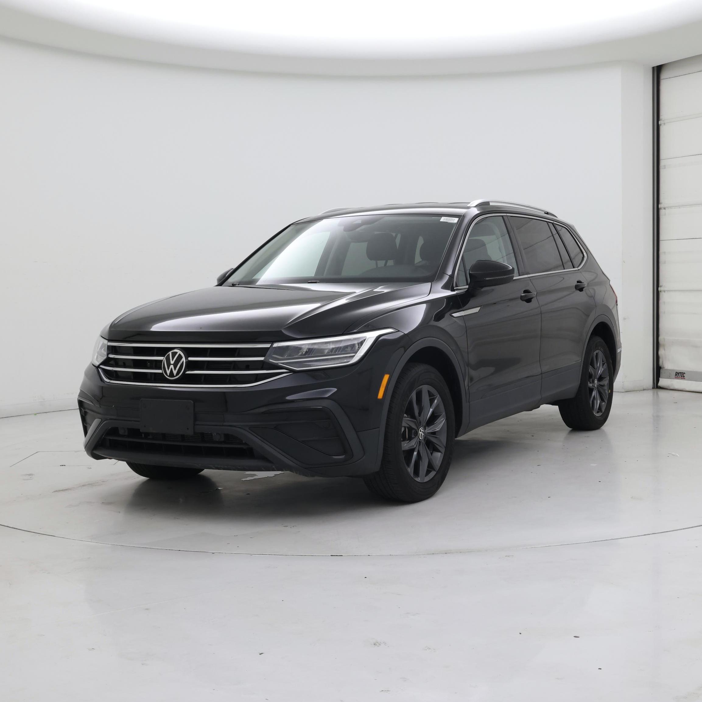 Thumbnail: 2023 Volkswagen Tiguan - 4