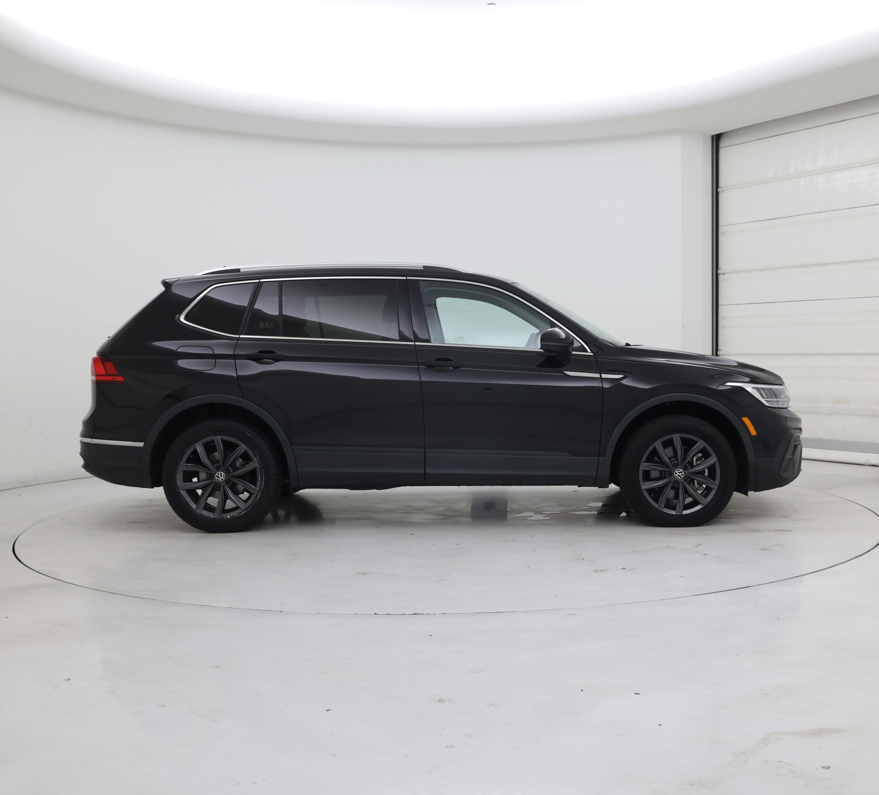 Thumbnail: 2023 Volkswagen Tiguan - 7