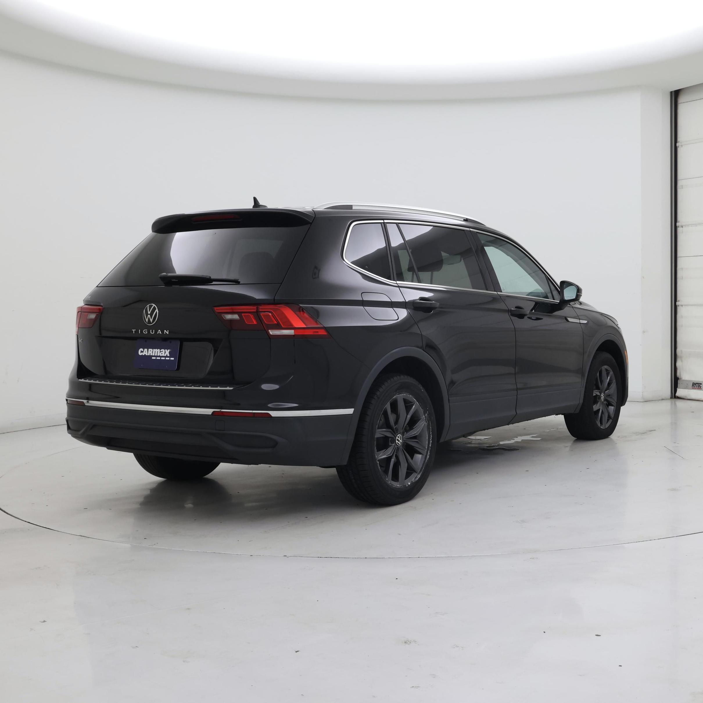 Thumbnail: 2023 Volkswagen Tiguan - 8