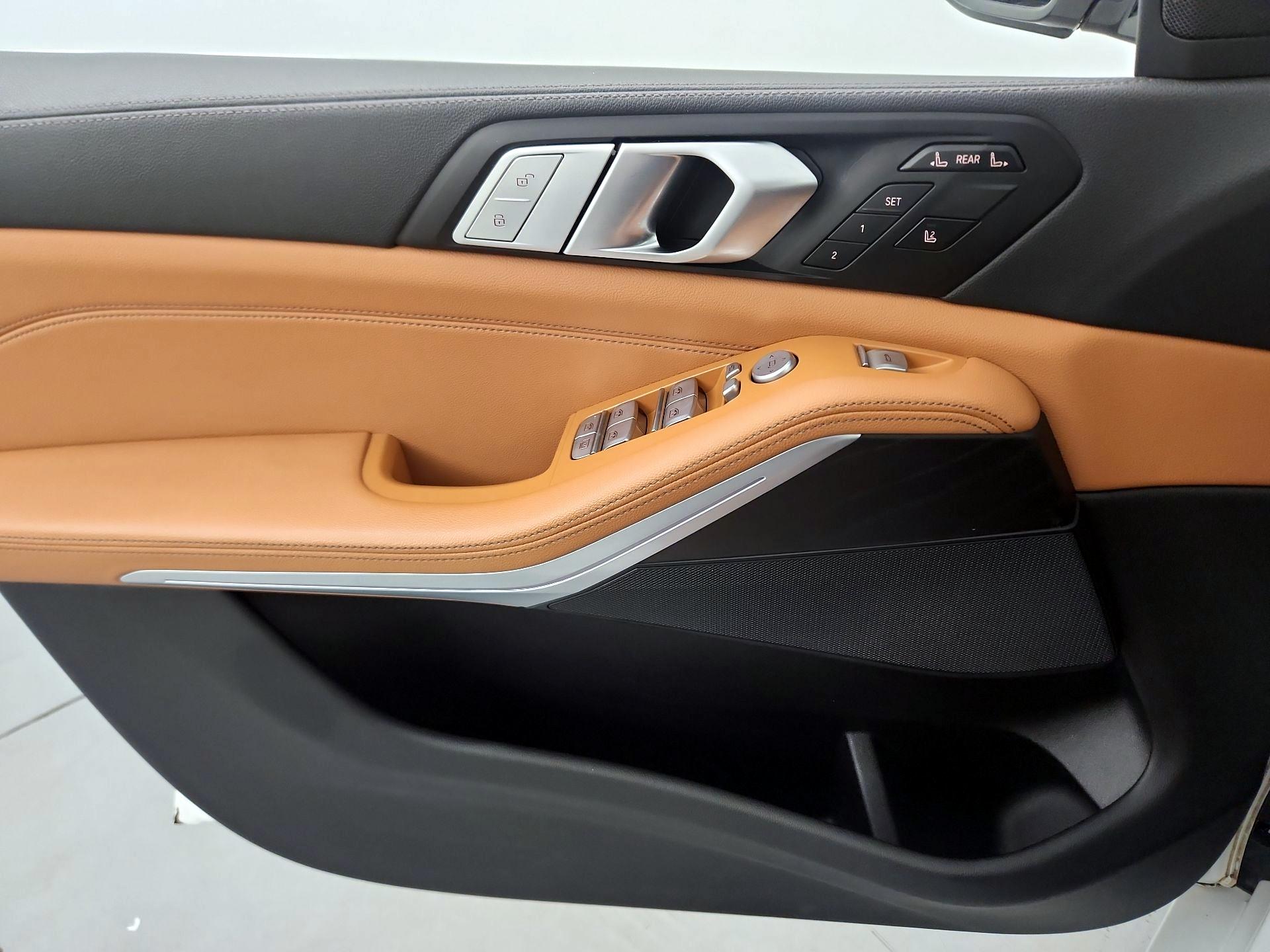 Thumbnail: 2022 BMW X7 - 12