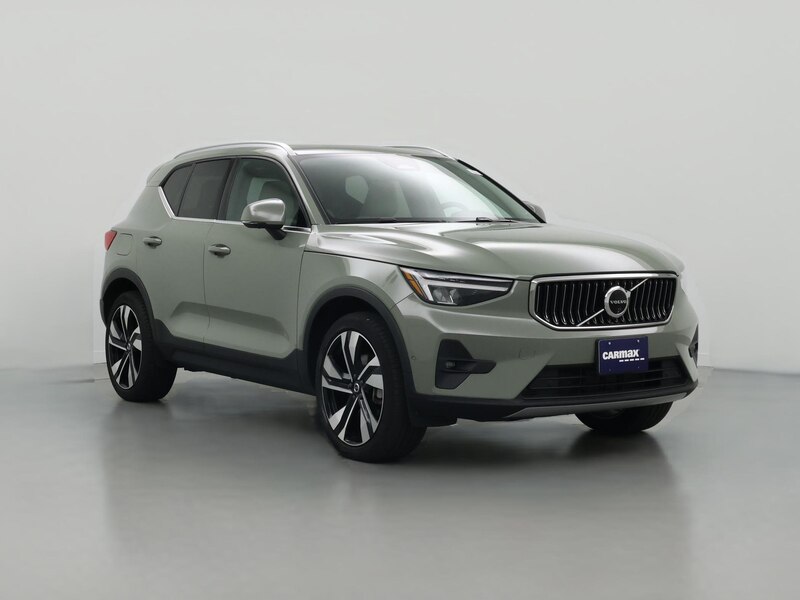 2024 Volvo XC40 B5 Plus Bright Theme