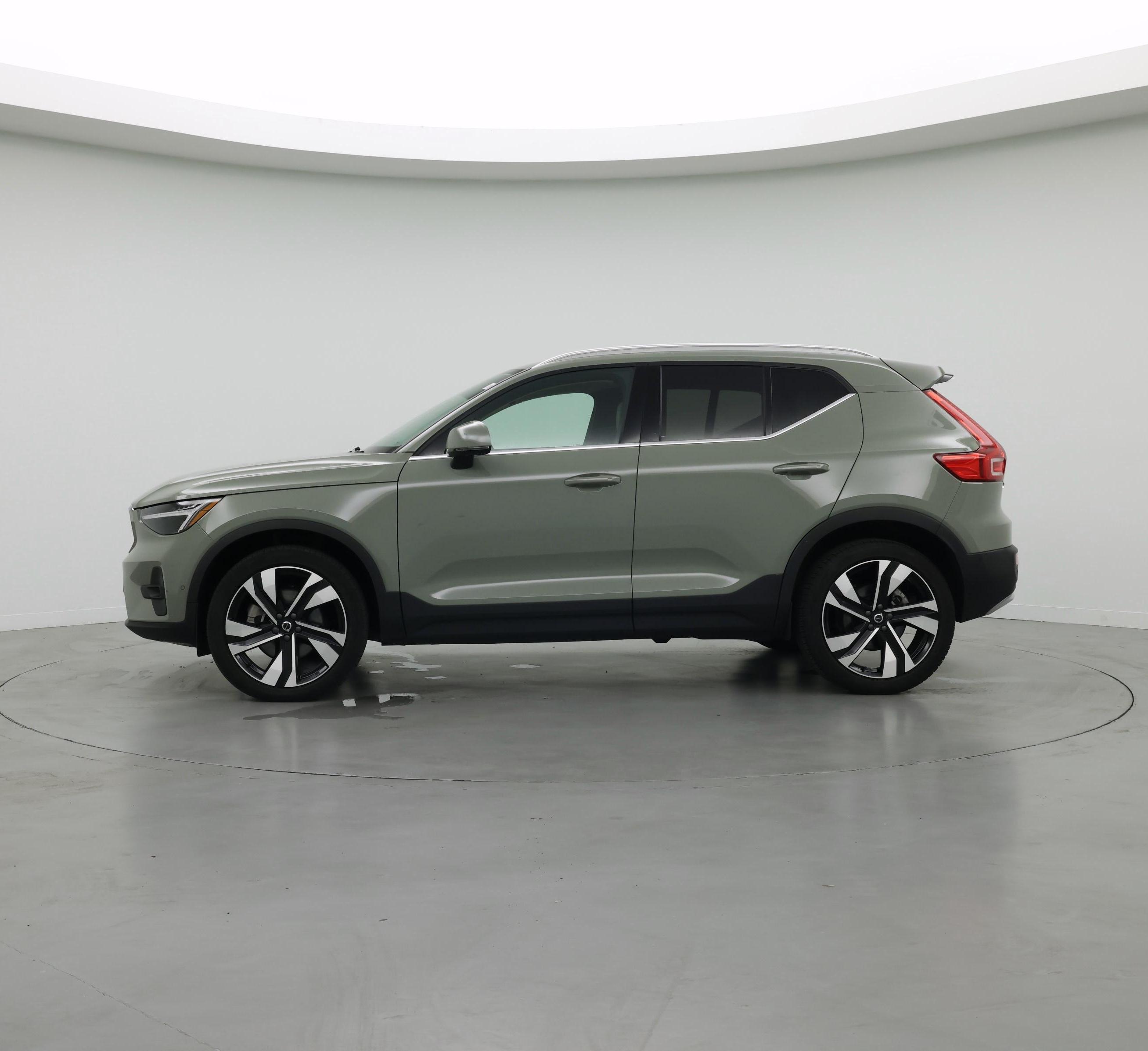 Thumbnail: 2024 Volvo XC40 - 3