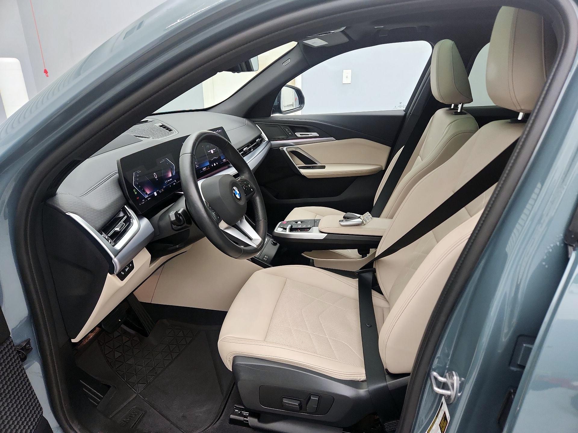 Thumbnail: 2025 BMW X2 - 11