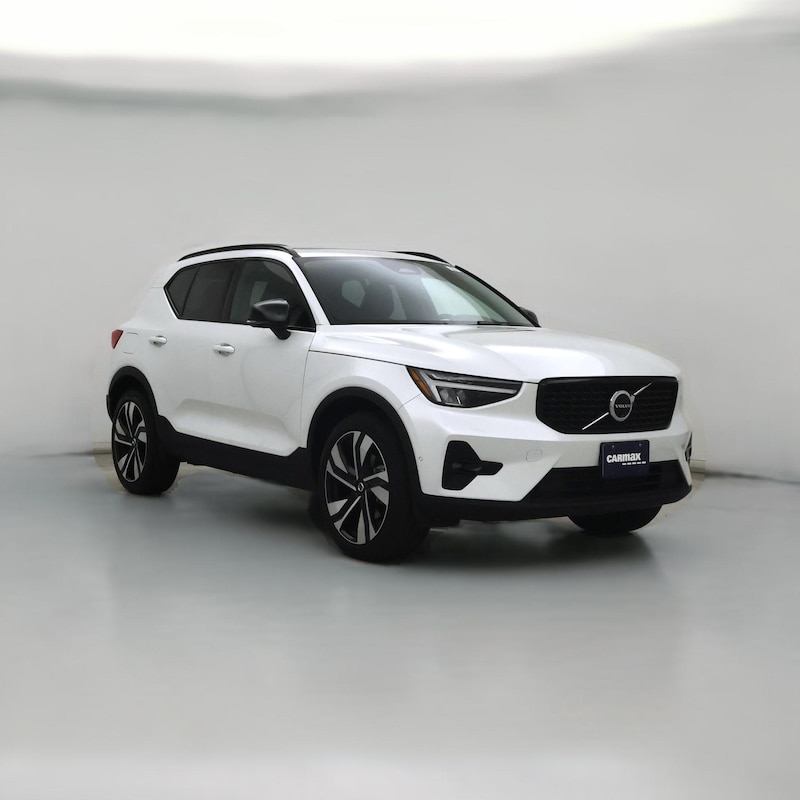 2024 Volvo XC40 B5 Plus Dark Theme