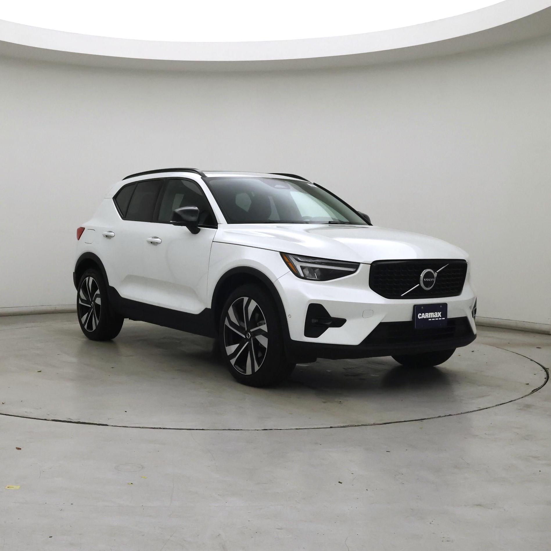 White 2024 Volvo XC40 SUV / Crossover All-Wheel Drive Automatic